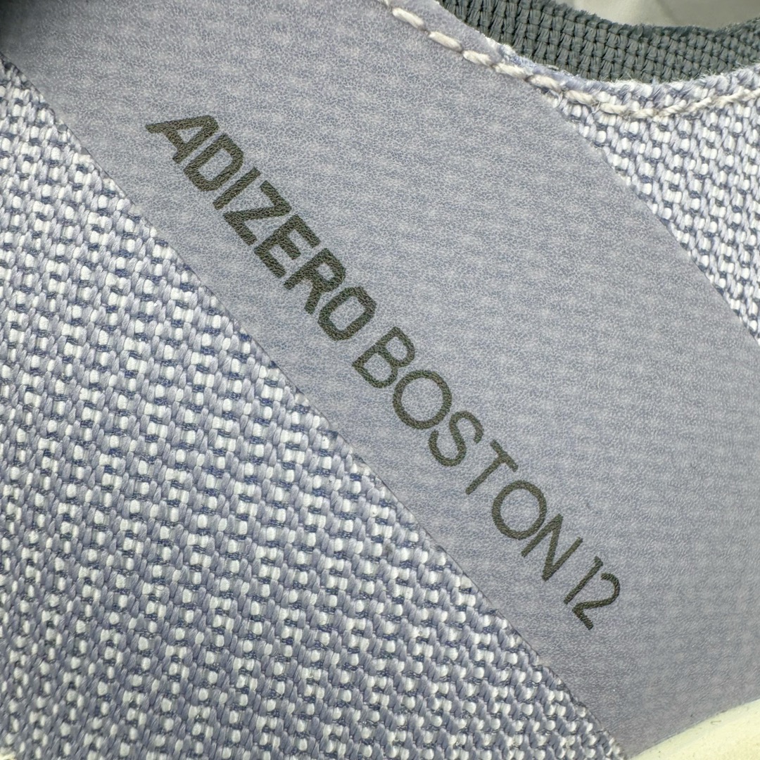 图片[13]-AD Adizero Boston 12 波士顿夏季透气网眼竞速跑鞋 延续爪型玻璃纤维推进系统 进化为全掌式的ENERGY RODS 2.0 从脚跟到脚趾的一体成形设计 强化整体推进力 提升速度表现 升级透气鞋面更具支撑性 利用ENGINEERED MESH技术进行不同密度织纹 强化支撑性 更使用50%以上的回收材料製成 减低塑料浪费 此外变薄的鞋舌为前掌提供更多空间 提供跑者更好的穿着感受 马牌轮胎大底耐磨性佳 大底全掌采用耐磨的Continental马牌轮胎大底 在各种环境下保有良好抓地力 尺码：36 36.5 37 38 38.5 39 40 40.5 41 42 42.5 43 44 44.5 45-选品中心