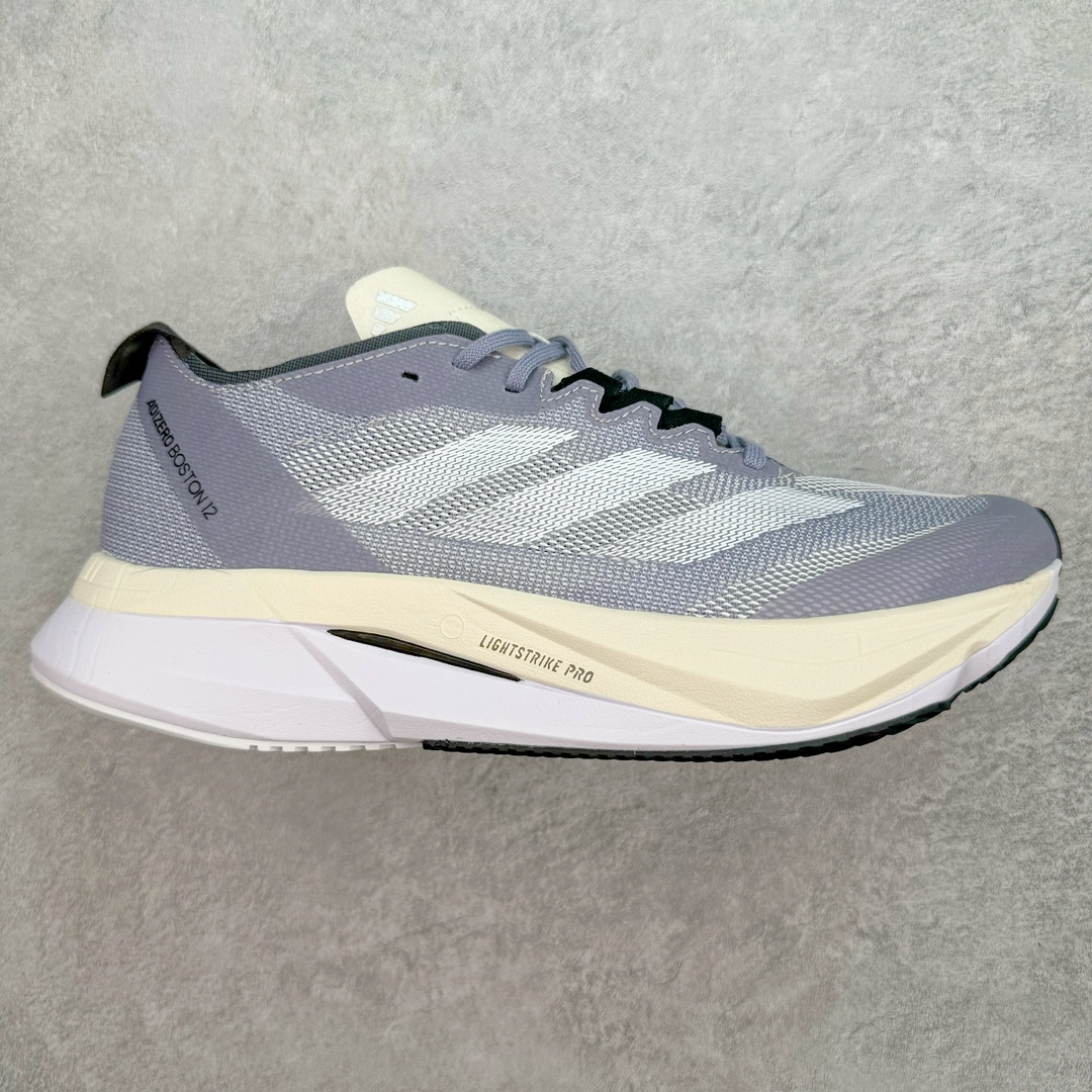AD Adizero Boston 12 波士顿夏季透气网眼竞速跑鞋 延续爪型玻璃纤维推进系统 进化为全掌式的ENERGY RODS 2.0 从脚跟到脚趾的一体成形设计 强化整体推进力 提升速度表现 升级透气鞋面更具支撑性 利用ENGINEERED MESH技术进行不同密度织纹 强化支撑性 更使用50%以上的回收材料製成 减低塑料浪费 此外变薄的鞋舌为前掌提供更多空间 提供跑者更好的穿着感受 马牌轮胎大底耐磨性佳 大底全掌采用耐磨的Continental马牌轮胎大底 在各种环境下保有良好抓地力 尺码：36 36.5 37 38 38.5 39 40 40.5 41 42 42.5 43 44 44.5 45-选品中心