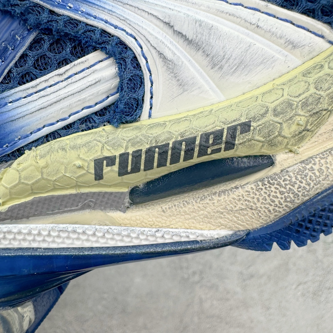 图片[19]-＃VG零售版 BALENCIAGA Runner Sneaker 巴黎世家七代慢跑系列低帮复古野跑潮流运动鞋老爹鞋 尼龙和网布材质 磨损效果 鞋头边缘印有尺码 背面浮印尺码 外侧印有跑者徽标 鞋舌刺绣 Balenciaga 品牌标识 鞋跟背面 Balenciaga品牌标识 材质采用65%聚氨酯、35%聚酯纤维 全新 Runner 鞋型轮廓借鉴于 2000 年初的复古线条 搭载大网眼面料制成鞋面基础，由粉色、白色尼龍与橡胶质地覆盖鞋面诠释线条感 当中透过几道手缝线与折损痕更是精准的掌握历经时间淬炼的破旧痕迹 延续其手法至鞋领、鞋跟、鞋带、中底等部分均饰有破损及脏污之貌 尤其是鞋领处与鞋带孔眼条更是采用不规则做旧技术将内容物泡棉随机露出 尺码：35 36 37 38 39 40 41 42 43 44 45 46-选品中心