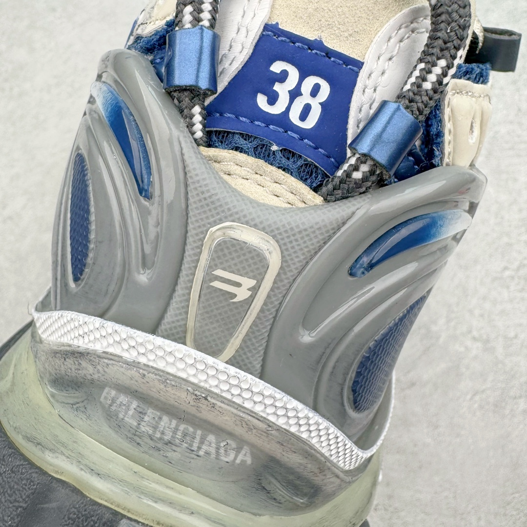 图片[13]-＃VG零售版 BALENCIAGA Runner Sneaker 巴黎世家七代慢跑系列低帮复古野跑潮流运动鞋老爹鞋 尼龙和网布材质 磨损效果 鞋头边缘印有尺码 背面浮印尺码 外侧印有跑者徽标 鞋舌刺绣 Balenciaga 品牌标识 鞋跟背面 Balenciaga品牌标识 材质采用65%聚氨酯、35%聚酯纤维 全新 Runner 鞋型轮廓借鉴于 2000 年初的复古线条 搭载大网眼面料制成鞋面基础，由粉色、白色尼龍与橡胶质地覆盖鞋面诠释线条感 当中透过几道手缝线与折损痕更是精准的掌握历经时间淬炼的破旧痕迹 延续其手法至鞋领、鞋跟、鞋带、中底等部分均饰有破损及脏污之貌 尤其是鞋领处与鞋带孔眼条更是采用不规则做旧技术将内容物泡棉随机露出 尺码：35 36 37 38 39 40 41 42 43 44 45 46-选品中心