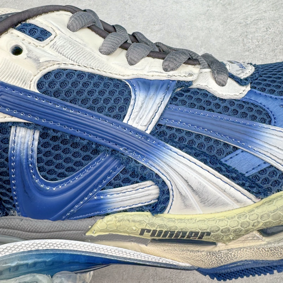 图片[17]-＃VG零售版 BALENCIAGA Runner Sneaker 巴黎世家七代慢跑系列低帮复古野跑潮流运动鞋老爹鞋 尼龙和网布材质 磨损效果 鞋头边缘印有尺码 背面浮印尺码 外侧印有跑者徽标 鞋舌刺绣 Balenciaga 品牌标识 鞋跟背面 Balenciaga品牌标识 材质采用65%聚氨酯、35%聚酯纤维 全新 Runner 鞋型轮廓借鉴于 2000 年初的复古线条 搭载大网眼面料制成鞋面基础，由粉色、白色尼龍与橡胶质地覆盖鞋面诠释线条感 当中透过几道手缝线与折损痕更是精准的掌握历经时间淬炼的破旧痕迹 延续其手法至鞋领、鞋跟、鞋带、中底等部分均饰有破损及脏污之貌 尤其是鞋领处与鞋带孔眼条更是采用不规则做旧技术将内容物泡棉随机露出 尺码：35 36 37 38 39 40 41 42 43 44 45 46-选品中心