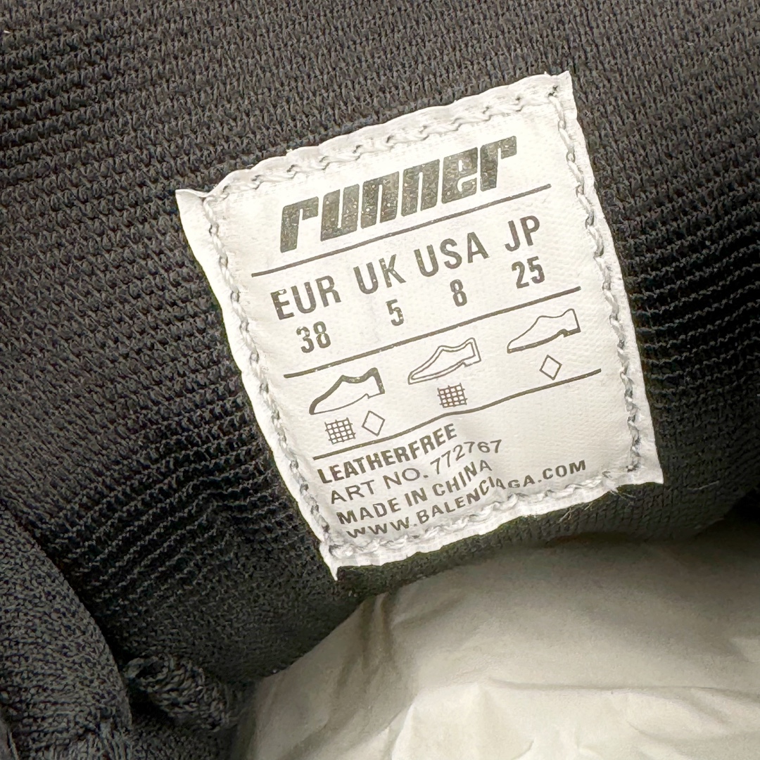 图片[11]-＃VG零售版 BALENCIAGA Runner Sneaker 巴黎世家七代慢跑系列低帮复古野跑潮流运动鞋老爹鞋 尼龙和网布材质 磨损效果 鞋头边缘印有尺码 背面浮印尺码 外侧印有跑者徽标 鞋舌刺绣 Balenciaga 品牌标识 鞋跟背面 Balenciaga品牌标识 材质采用65%聚氨酯、35%聚酯纤维 全新 Runner 鞋型轮廓借鉴于 2000 年初的复古线条 搭载大网眼面料制成鞋面基础，由粉色、白色尼龍与橡胶质地覆盖鞋面诠释线条感 当中透过几道手缝线与折损痕更是精准的掌握历经时间淬炼的破旧痕迹 延续其手法至鞋领、鞋跟、鞋带、中底等部分均饰有破损及脏污之貌 尤其是鞋领处与鞋带孔眼条更是采用不规则做旧技术将内容物泡棉随机露出 尺码：35 36 37 38 39 40 41 42 43 44 45 46-选品中心