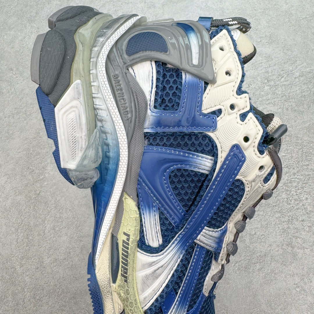 图片[6]-＃VG零售版 BALENCIAGA Runner Sneaker 巴黎世家七代慢跑系列低帮复古野跑潮流运动鞋老爹鞋 尼龙和网布材质 磨损效果 鞋头边缘印有尺码 背面浮印尺码 外侧印有跑者徽标 鞋舌刺绣 Balenciaga 品牌标识 鞋跟背面 Balenciaga品牌标识 材质采用65%聚氨酯、35%聚酯纤维 全新 Runner 鞋型轮廓借鉴于 2000 年初的复古线条 搭载大网眼面料制成鞋面基础，由粉色、白色尼龍与橡胶质地覆盖鞋面诠释线条感 当中透过几道手缝线与折损痕更是精准的掌握历经时间淬炼的破旧痕迹 延续其手法至鞋领、鞋跟、鞋带、中底等部分均饰有破损及脏污之貌 尤其是鞋领处与鞋带孔眼条更是采用不规则做旧技术将内容物泡棉随机露出 尺码：35 36 37 38 39 40 41 42 43 44 45 46-选品中心