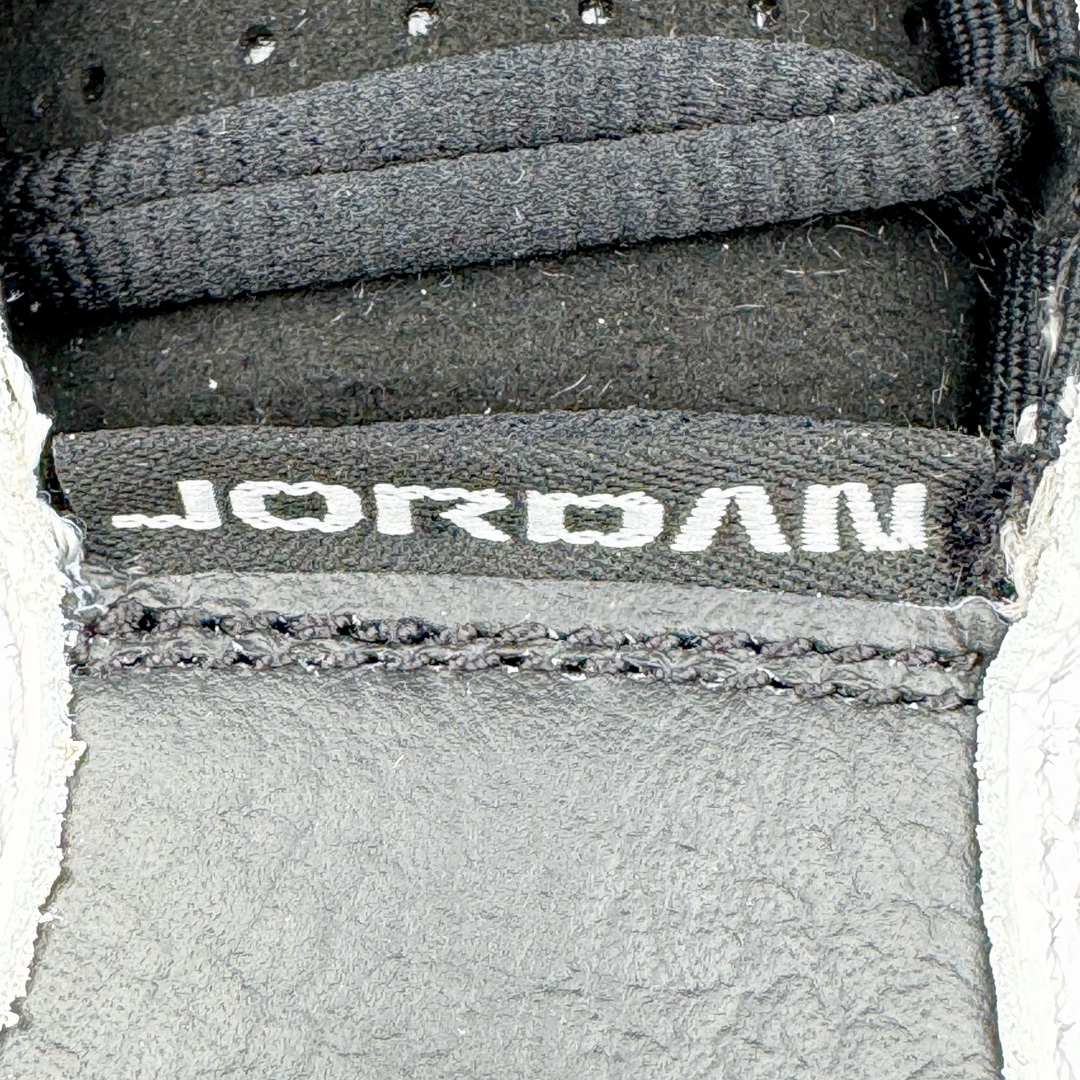 图片[22]-＃QD纯原 Air Jordan AJ13 Retro 黑白熊猫 414571-104 外贸特供批次 原楦原档案数据开模打造 公司渠道原装全息3D猫眼 原鞋开发 版型近乎零偏差 采购原厂皮料 LOGO五金部件高价开发私模 杜绝一眼假版本 原厂档案开模大底 共3层贴合工艺 三层中间加入海玻璃缓震鞋垫 大底采用进口一次MD而非市面二次MD低价原料成型 进口MD材料异味较少比原鞋还少 市面异味大刺鼻 尺码：40.5 41 42 42.5 43 44 44.5 45 46 47.5 48.5-选品中心