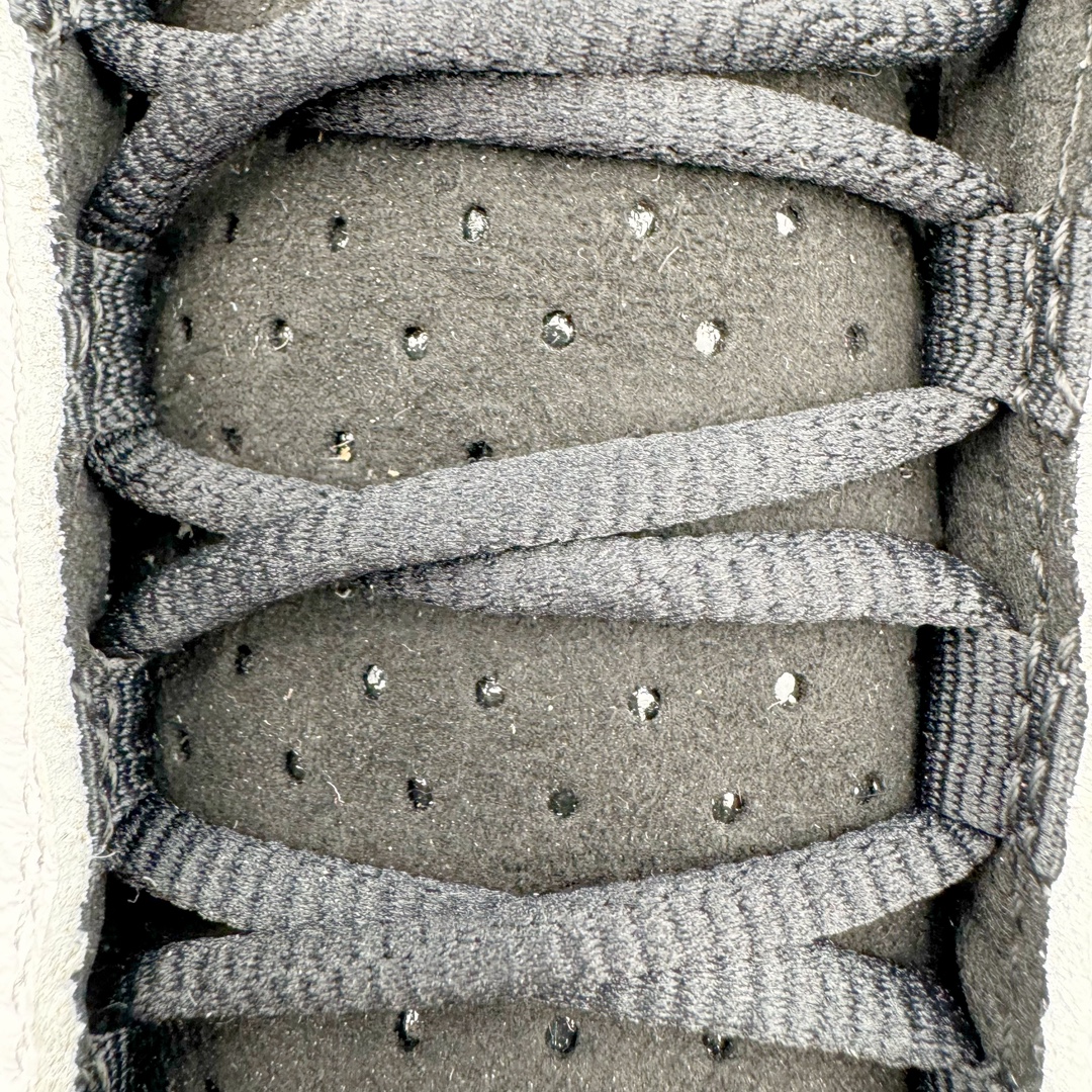 图片[12]-＃QD纯原 Air Jordan AJ13 Retro 黑白熊猫 414571-104 外贸特供批次 原楦原档案数据开模打造 公司渠道原装全息3D猫眼 原鞋开发 版型近乎零偏差 采购原厂皮料 LOGO五金部件高价开发私模 杜绝一眼假版本 原厂档案开模大底 共3层贴合工艺 三层中间加入海玻璃缓震鞋垫 大底采用进口一次MD而非市面二次MD低价原料成型 进口MD材料异味较少比原鞋还少 市面异味大刺鼻 尺码：40.5 41 42 42.5 43 44 44.5 45 46 47.5 48.5-选品中心