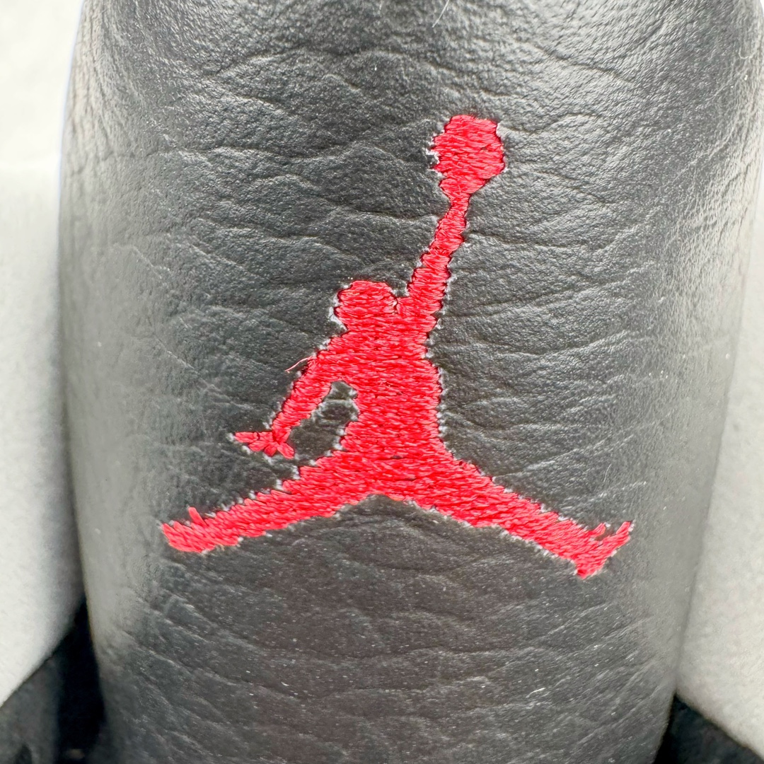 图片[23]-＃QD纯原 Air Jordan AJ13 Retro 黑白熊猫 414571-104 外贸特供批次 原楦原档案数据开模打造 公司渠道原装全息3D猫眼 原鞋开发 版型近乎零偏差 采购原厂皮料 LOGO五金部件高价开发私模 杜绝一眼假版本 原厂档案开模大底 共3层贴合工艺 三层中间加入海玻璃缓震鞋垫 大底采用进口一次MD而非市面二次MD低价原料成型 进口MD材料异味较少比原鞋还少 市面异味大刺鼻 尺码：40.5 41 42 42.5 43 44 44.5 45 46 47.5 48.5-选品中心