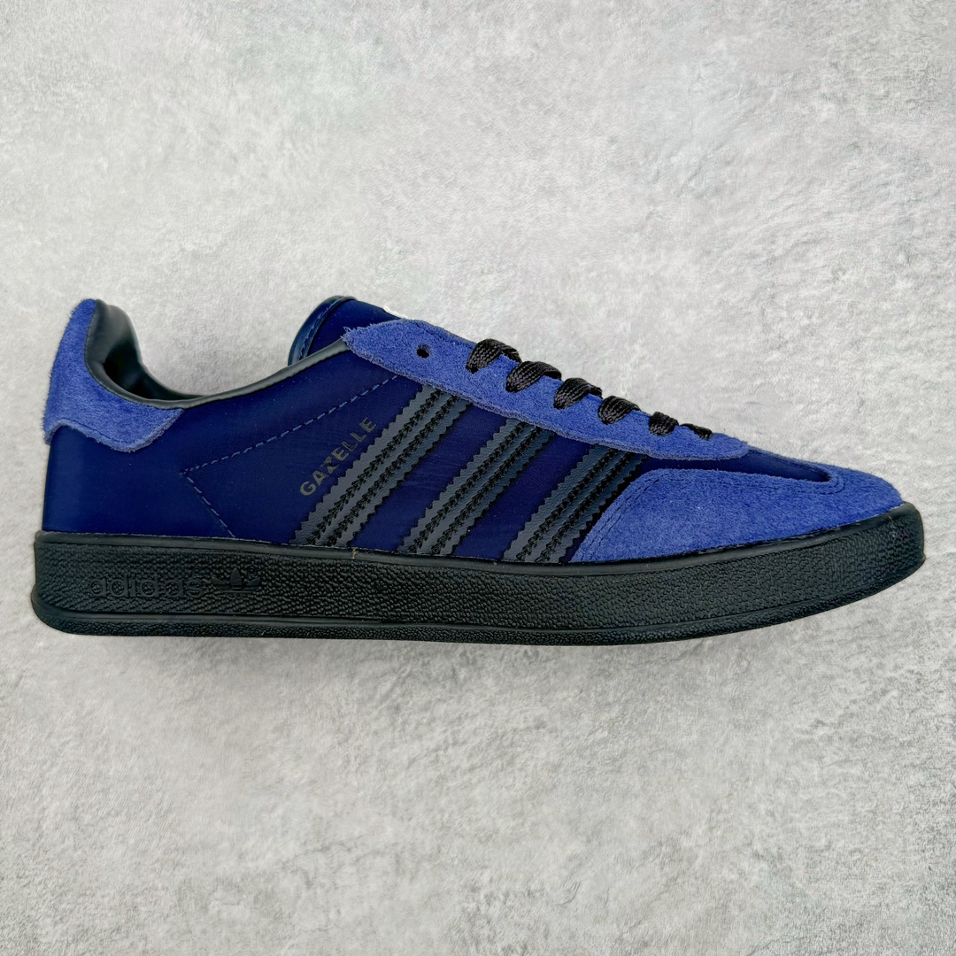 AD Gazelle Indoor Trainers 羚羊内训系列低帮复古百搭休闲运动德训风板鞋 IH9986 90年代经典的复刻版！自60年代以足球训练鞋面世以来,Gazelle就以其经典设计席卷全球。1991年版本的复刻,再造经典Gazelle。采用皮革打造,搭配浊色细节,让这款经典更加简约。尺码：36 36⅔ 37⅓ 38 38⅔ 39⅓ 40 40⅔ 41⅓ 42 42⅔ 43⅓ 44 45-选品中心