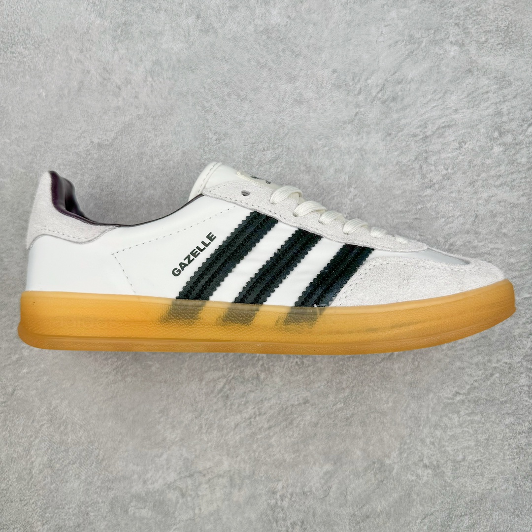 AD Gazelle Indoor Trainers 羚羊内训系列低帮复古百搭休闲运动德训风板鞋 IH9985 90年代经典的复刻版！自60年代以足球训练鞋面世以来,Gazelle就以其经典设计席卷全球。1991年版本的复刻,再造经典Gazelle。采用皮革打造,搭配浊色细节,让这款经典更加简约。尺码：36 36⅔ 37⅓ 38 38⅔ 39⅓ 40 40⅔ 41⅓ 42 42⅔ 43⅓ 44 45-选品中心