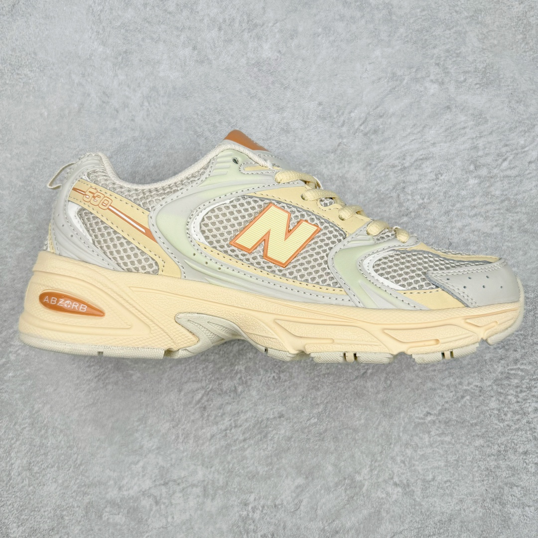 New Balance NB530 新百伦复古透气跑步鞋 抛弃过往以皮革为主的人气轮廓 以极具复古风范的跑鞋外观呈现 设计上全鞋以简约清爽的纯白色作基底 鞋身覆盖大面积织物网眼材质 并于鞋头、鞋带孔眼片等细节处点缀对比鲜明的反光银镀层凸显 鞋舌、侧身等位置则辅以一贯的「N」字标志和品牌徽标彰显身份 最后通过搭载的 ABZORB 缓震中底完善整体造型 尺码：36 37 37.5 38 38.5 39 40 40.5 41 42 42.5 43 44 45-选品中心