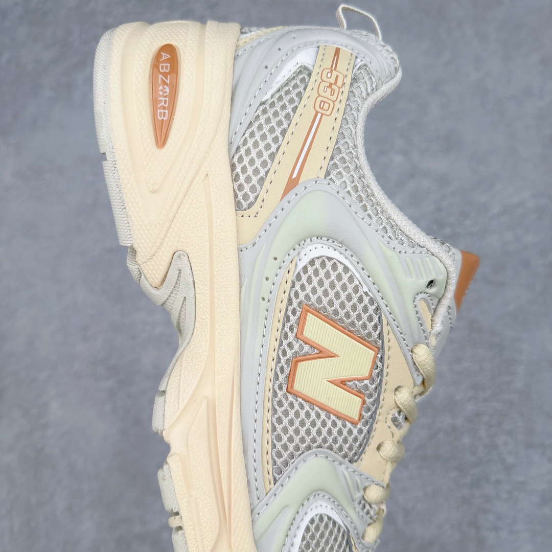 图片[6]-New Balance NB530 新百伦复古透气跑步鞋 抛弃过往以皮革为主的人气轮廓 以极具复古风范的跑鞋外观呈现 设计上全鞋以简约清爽的纯白色作基底 鞋身覆盖大面积织物网眼材质 并于鞋头、鞋带孔眼片等细节处点缀对比鲜明的反光银镀层凸显 鞋舌、侧身等位置则辅以一贯的「N」字标志和品牌徽标彰显身份 最后通过搭载的 ABZORB 缓震中底完善整体造型 尺码：36 37 37.5 38 38.5 39 40 40.5 41 42 42.5 43 44 45-选品中心