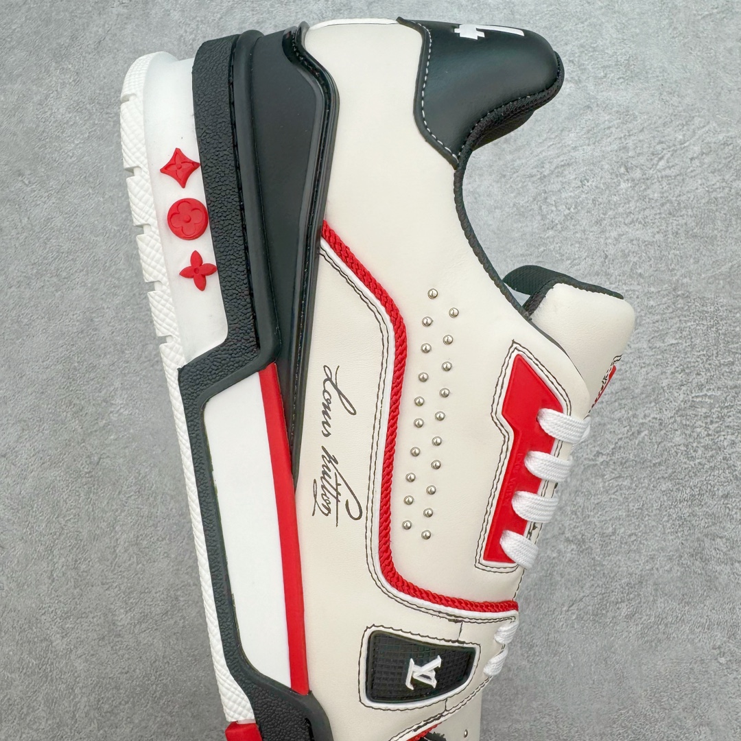 图片[6]-＃ZS纯原 Louis Vuitton Trainer lv时装走秀运动鞋 做旧系列 市场所有版本中综合最强的货品 GD实力大厂出品 全网最全配色更新最快 最成熟的做工稳定的品控 完美鞋型超高的清洁度 零毛边线头瑕疵 全套原楦原纸版原鞋开模 全网最具灵魂的版型 正确原装黄色鞋盒 正确中底印花 鞋面印花3D高频深度立体 全鞋电脑针车 紧密相连 针距密度一致 环保乳胶注塑鞋垫 厚度脚感还原原版 皮面裁剪部位 统一油边封口工艺 原装橡胶大底含胶量大底组合零偏差 专柜全套包装 防尘袋 说明书 质保卡 男女鞋 尺码：35 36 37 38 39 40 41 42 43 44 45-选品中心