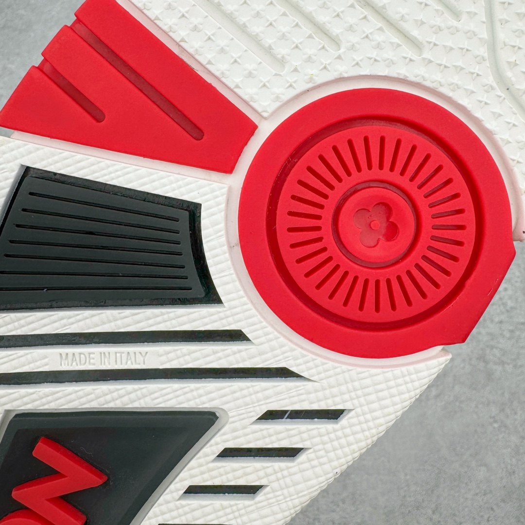 图片[13]-＃ZS纯原 Louis Vuitton Trainer lv时装走秀运动鞋 做旧系列 市场所有版本中综合最强的货品 GD实力大厂出品 全网最全配色更新最快 最成熟的做工稳定的品控 完美鞋型超高的清洁度 零毛边线头瑕疵 全套原楦原纸版原鞋开模 全网最具灵魂的版型 正确原装黄色鞋盒 正确中底印花 鞋面印花3D高频深度立体 全鞋电脑针车 紧密相连 针距密度一致 环保乳胶注塑鞋垫 厚度脚感还原原版 皮面裁剪部位 统一油边封口工艺 原装橡胶大底含胶量大底组合零偏差 专柜全套包装 防尘袋 说明书 质保卡 男女鞋 尺码：35 36 37 38 39 40 41 42 43 44 45-选品中心