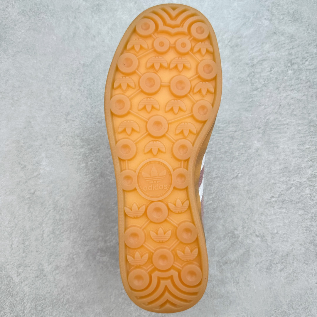 图片[9]-＃MF AD Original Gazelle Indoor Trainers 瞪羚室内鞋系列低帮复古百搭休闲运动德训风板鞋 IH5483 高端零售特供批次 原厂定制长毛翻毛皮组合环保纤维革鞋面材质 内置环保海玻璃鞋垫 外置RB橡胶大底 产品品控稳定性领先行业 原厂全套原楦原纸板冲刀磨具开发 原厂皮料加持 原厂港宝加持定型后跟R度完美 将复古进行到底 简约流畅 三十年不变经典 这款Gazelle运动鞋 无论面料、配色、质感或设计 都只在重现其1991年原款的经典 皮革鞋面 撞色三条纹和鞋跟标的设计 力求呈现90年代的经典复古风潮 Samba火热的同时 也带动了其它的复古鞋型 Gazelle便是其中一只 Gazelle Indoor拥有包边更宽的T字型鞋头 更好的保护运动员的前掌 浓浓的复古氛围感 非常适合现在流行的Cleanfit风格 尺码：35.5 36 36⅔ 37⅓ 38 38⅔ 39⅓ 40 40⅔ 41⅓ 42 42⅔ 43⅓ 44 44⅔ 45-选品中心