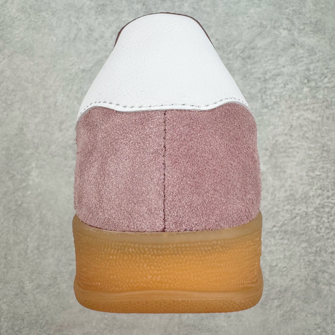 图片[8]-＃MF AD Original Gazelle Indoor Trainers 瞪羚室内鞋系列低帮复古百搭休闲运动德训风板鞋 IH5483 高端零售特供批次 原厂定制长毛翻毛皮组合环保纤维革鞋面材质 内置环保海玻璃鞋垫 外置RB橡胶大底 产品品控稳定性领先行业 原厂全套原楦原纸板冲刀磨具开发 原厂皮料加持 原厂港宝加持定型后跟R度完美 将复古进行到底 简约流畅 三十年不变经典 这款Gazelle运动鞋 无论面料、配色、质感或设计 都只在重现其1991年原款的经典 皮革鞋面 撞色三条纹和鞋跟标的设计 力求呈现90年代的经典复古风潮 Samba火热的同时 也带动了其它的复古鞋型 Gazelle便是其中一只 Gazelle Indoor拥有包边更宽的T字型鞋头 更好的保护运动员的前掌 浓浓的复古氛围感 非常适合现在流行的Cleanfit风格 尺码：35.5 36 36⅔ 37⅓ 38 38⅔ 39⅓ 40 40⅔ 41⅓ 42 42⅔ 43⅓ 44 44⅔ 45-选品中心