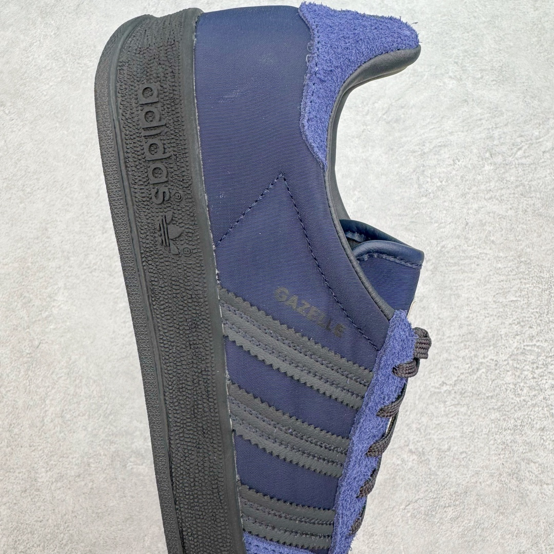 图片[6]-＃MF AD Original Gazelle Indoor Trainers 瞪羚室内鞋系列低帮复古百搭休闲运动德训风板鞋 IH9986 高端零售特供批次 原厂定制长毛翻毛皮组合环保纤维革鞋面材质 内置环保海玻璃鞋垫 外置RB橡胶大底 产品品控稳定性领先行业 原厂全套原楦原纸板冲刀磨具开发 原厂皮料加持 原厂港宝加持定型后跟R度完美 将复古进行到底 简约流畅 三十年不变经典 这款Gazelle运动鞋 无论面料、配色、质感或设计 都只在重现其1991年原款的经典 皮革鞋面 撞色三条纹和鞋跟标的设计 力求呈现90年代的经典复古风潮 Samba火热的同时 也带动了其它的复古鞋型 Gazelle便是其中一只 Gazelle Indoor拥有包边更宽的T字型鞋头 更好的保护运动员的前掌 浓浓的复古氛围感 非常适合现在流行的Cleanfit风格 尺码：35.5 36 36⅔ 37⅓ 38 38⅔ 39⅓ 40 40⅔ 41⅓ 42 42⅔ 43⅓ 44 44⅔ 45-选品中心