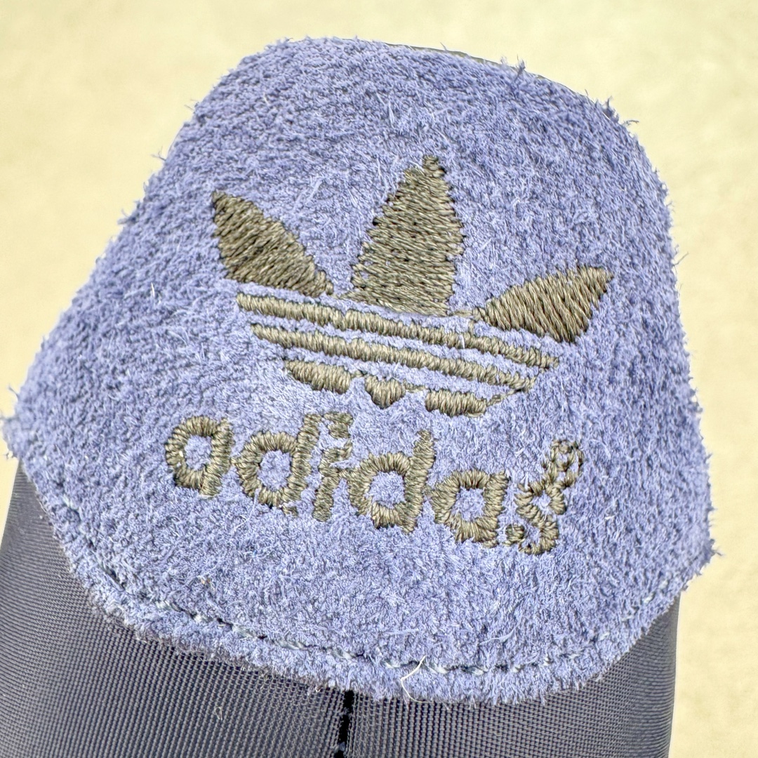 图片[11]-＃MF AD Original Gazelle Indoor Trainers 瞪羚室内鞋系列低帮复古百搭休闲运动德训风板鞋 IH9986 高端零售特供批次 原厂定制长毛翻毛皮组合环保纤维革鞋面材质 内置环保海玻璃鞋垫 外置RB橡胶大底 产品品控稳定性领先行业 原厂全套原楦原纸板冲刀磨具开发 原厂皮料加持 原厂港宝加持定型后跟R度完美 将复古进行到底 简约流畅 三十年不变经典 这款Gazelle运动鞋 无论面料、配色、质感或设计 都只在重现其1991年原款的经典 皮革鞋面 撞色三条纹和鞋跟标的设计 力求呈现90年代的经典复古风潮 Samba火热的同时 也带动了其它的复古鞋型 Gazelle便是其中一只 Gazelle Indoor拥有包边更宽的T字型鞋头 更好的保护运动员的前掌 浓浓的复古氛围感 非常适合现在流行的Cleanfit风格 尺码：35.5 36 36⅔ 37⅓ 38 38⅔ 39⅓ 40 40⅔ 41⅓ 42 42⅔ 43⅓ 44 44⅔ 45-选品中心