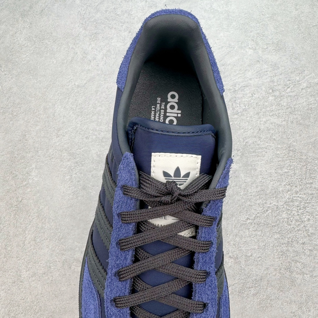 图片[5]-＃MF AD Original Gazelle Indoor Trainers 瞪羚室内鞋系列低帮复古百搭休闲运动德训风板鞋 IH9986 高端零售特供批次 原厂定制长毛翻毛皮组合环保纤维革鞋面材质 内置环保海玻璃鞋垫 外置RB橡胶大底 产品品控稳定性领先行业 原厂全套原楦原纸板冲刀磨具开发 原厂皮料加持 原厂港宝加持定型后跟R度完美 将复古进行到底 简约流畅 三十年不变经典 这款Gazelle运动鞋 无论面料、配色、质感或设计 都只在重现其1991年原款的经典 皮革鞋面 撞色三条纹和鞋跟标的设计 力求呈现90年代的经典复古风潮 Samba火热的同时 也带动了其它的复古鞋型 Gazelle便是其中一只 Gazelle Indoor拥有包边更宽的T字型鞋头 更好的保护运动员的前掌 浓浓的复古氛围感 非常适合现在流行的Cleanfit风格 尺码：35.5 36 36⅔ 37⅓ 38 38⅔ 39⅓ 40 40⅔ 41⅓ 42 42⅔ 43⅓ 44 44⅔ 45-选品中心