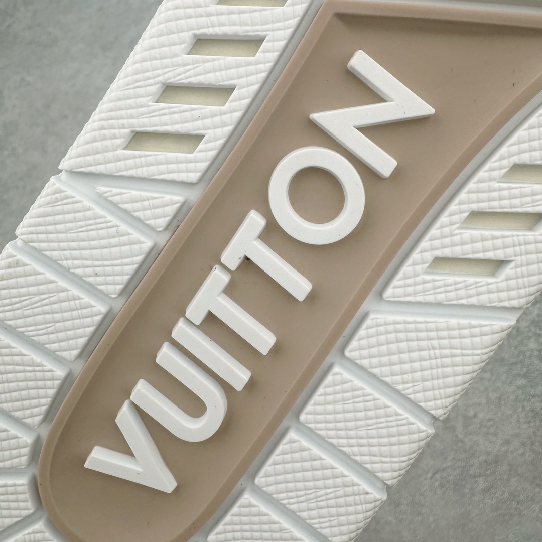 图片[22]-＃GD广顶 Louis Vuitton Trainer lv路易威登时装走秀运动时尚板鞋 外贸零售特供批次 2023全新纸板数据 印花高频效果碾压市面 市售天花板产物 耗时半年巨作 全套原厂新版原纸板楦头开发 原厂特供皮料加持 市场所有版本中综合最强的货品 GD实力大厂出品 全网最全配色更新最快 最成熟的做工稳定的品控 完美鞋型超高的清洁度 零毛边线头瑕疵 全套原楦原纸版原鞋开模 全网最具灵魂的版型 正确原装黄色鞋盒 正确中底印花 鞋面印花3D高频深度立体 全鞋电脑针车 紧密相连 针距密度一致 环保乳胶注塑鞋垫 厚度脚感还原原版 皮面裁剪部位 统一油边封口工艺 原装橡胶大底含胶量大底组合零偏差 专柜全套包装 防尘袋 说明书 质保卡 男女鞋 尺码：35 36 37 38 39 40 41 42 43 44 45-选品中心