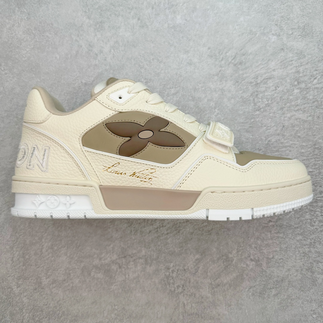 ＃GD广顶 Louis Vuitton Trainer lv路易威登时装走秀运动时尚板鞋 外贸零售特供批次 2023全新纸板数据 印花高频效果碾压市面 市售天花板产物 耗时半年巨作 全套原厂新版原纸板楦头开发 原厂特供皮料加持 市场所有版本中综合最强的货品 GD实力大厂出品 全网最全配色更新最快 最成熟的做工稳定的品控 完美鞋型超高的清洁度 零毛边线头瑕疵 全套原楦原纸版原鞋开模 全网最具灵魂的版型 正确原装黄色鞋盒 正确中底印花 鞋面印花3D高频深度立体 全鞋电脑针车 紧密相连 针距密度一致 环保乳胶注塑鞋垫 厚度脚感还原原版 皮面裁剪部位 统一油边封口工艺 原装橡胶大底含胶量大底组合零偏差 专柜全套包装 防尘袋 说明书 质保卡 男女鞋 尺码：35 36 37 38 39 40 41 42 43 44 45-选品中心