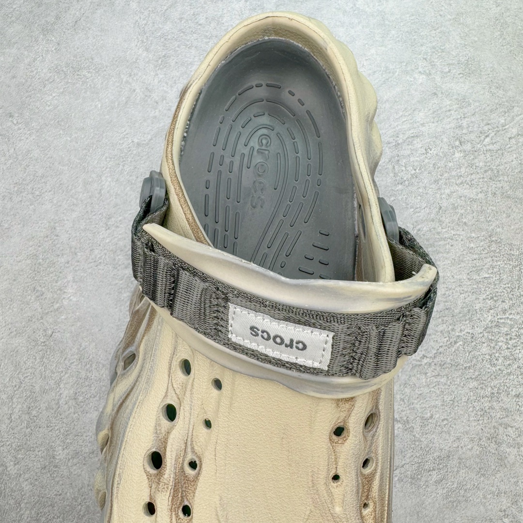 图片[5]-＃DG莞产 Crocs Realtree 卡骆驰波波运动沙滩洞洞拖鞋凉鞋 超强LiteRide科技缓震鞋垫加持 官方2023最新款 透明防水袋包装 注意配件需单独购买 超轻Croslite专利材料打造 鞋面更加耐用易清洗 该鞋款轻盈舒适 2002年 经典克骆格诞生 秉承外形简单 穿着舒适的初衷 不断为消费者带来舒适的穿着体验 穿出“趣”味 鞋面洞洞可搭彰显个性的智必星 一鞋两穿 可调节式后跟带增添鞋身的稳固性能 放前面变成愜意舒适的凉拖 放后面行走跑跳更加稳妥 Croslite ™材料 封闭式细胞树脂 能够在体温作用下自动变形以适应脚部形状 涉水性优秀的同时易于清洁 抓地力强 不易打滑 Crocs的核心理念：轻便 灵活 全方位的舒适感 同步官方尺码：M4（36-37） M5（37-38）M6（38-39）M7（39-40）M8（41-42）M9（42-43）M10（43-44）M11（45-46）-选品中心