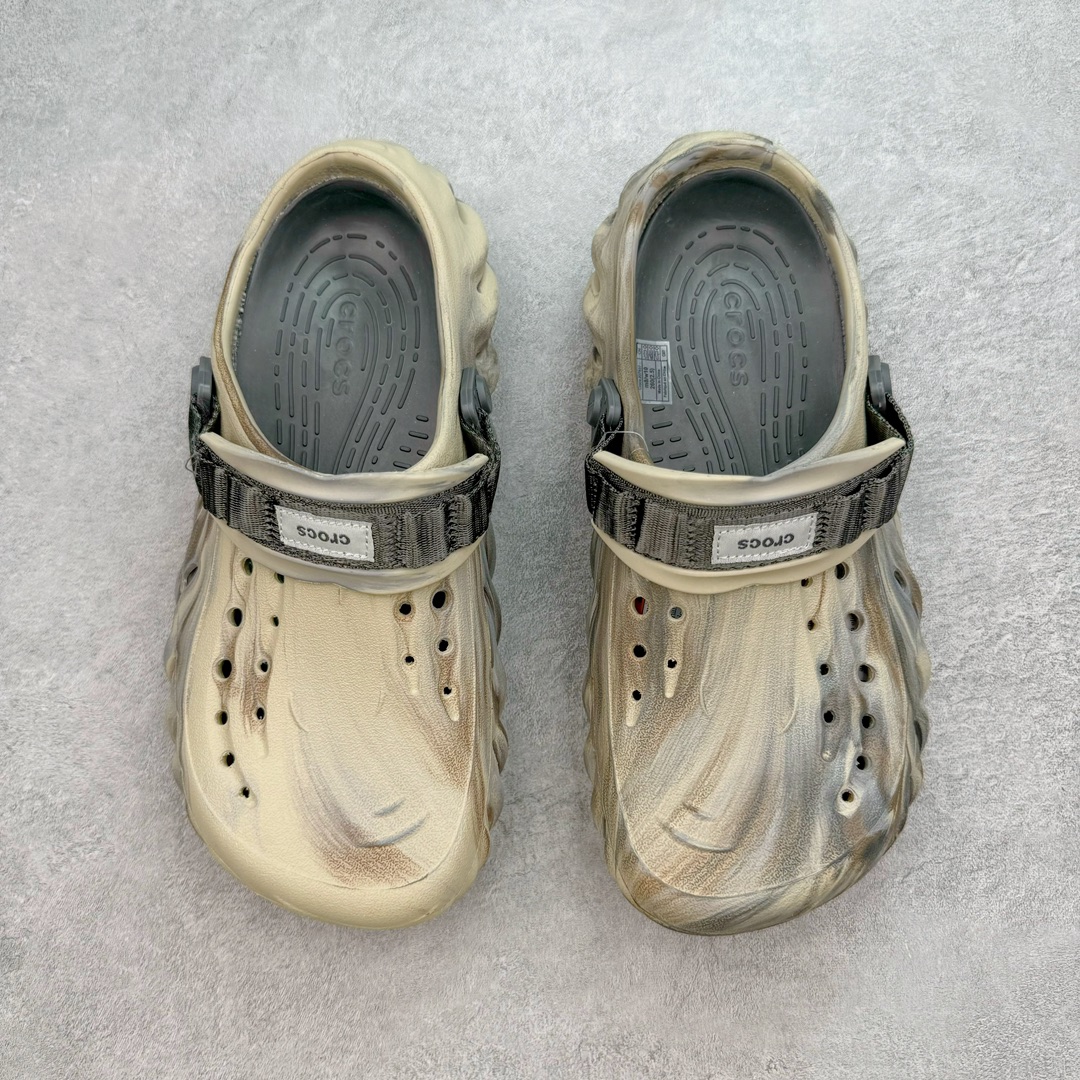 图片[2]-＃DG莞产 Crocs Realtree 卡骆驰波波运动沙滩洞洞拖鞋凉鞋 超强LiteRide科技缓震鞋垫加持 官方2023最新款 透明防水袋包装 注意配件需单独购买 超轻Croslite专利材料打造 鞋面更加耐用易清洗 该鞋款轻盈舒适 2002年 经典克骆格诞生 秉承外形简单 穿着舒适的初衷 不断为消费者带来舒适的穿着体验 穿出“趣”味 鞋面洞洞可搭彰显个性的智必星 一鞋两穿 可调节式后跟带增添鞋身的稳固性能 放前面变成愜意舒适的凉拖 放后面行走跑跳更加稳妥 Croslite ™材料 封闭式细胞树脂 能够在体温作用下自动变形以适应脚部形状 涉水性优秀的同时易于清洁 抓地力强 不易打滑 Crocs的核心理念：轻便 灵活 全方位的舒适感 同步官方尺码：M4（36-37） M5（37-38）M6（38-39）M7（39-40）M8（41-42）M9（42-43）M10（43-44）M11（45-46）-选品中心