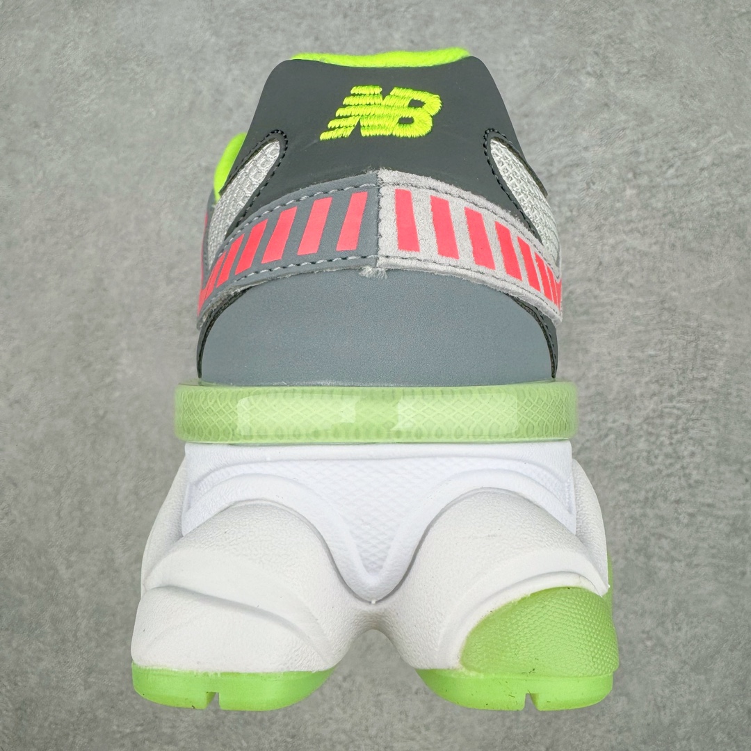 图片[8]-＃纯原 New Balance NB9060 复古运动鞋 新百伦又带来了新鞋型 并且是与芝加哥街头品牌 Joe Freshgoods 的联名款 鞋身主体采用了类似 990 系列的设计风格 与传统复古慢跑鞋区别不大 最大的变化就是鞋底部分 在传统设计的中底外层 增加了多个分区的模块 圆润的线条设计与我们熟悉的 New Balance 风格截然不同 但与同样充满弧形线条的鞋面搭配，看起来毫无违和感 尺码：36-45-选品中心