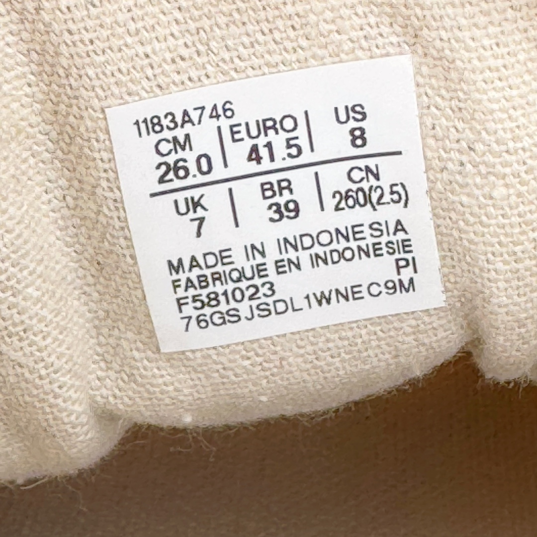 图片[13]-＃HK纯原福利 Asics Onitsuka Tiger MEXICO 66 亚瑟士鬼冢虎复古经典板鞋 市场最强版本 原厂牛津布加持 海外订单工厂出品 超成熟稳定的做工品控 原装全套纸板楦头开发 原汁原味 完美呈现版型 私模正确鞋底咬花纹路 一比一鞋头弧度高度鞋身弧度 绝不口嗨 细节品控鞋型随意秒杀市面 原档咬花纹路私模大底 一个单元有六个三角形 总体形拼接呈现花瓣状 官方四联吊牌 原装Ortholite轻量化鞋垫 原盒原配 质保卡 说明书 钢印防尘纸 纸板中底带钢印 乳胶组合鞋垫 支持全方位的对比专柜 产品从款式颜色造型上体现出追求舒适和细节的完美 鞋类更是推崇手工制作的严谨与完美 融舒适性与可穿性的设计风格 注重细节的完美和别致魅力 既保持稳重 又不失轻松的时尚感 尺码：36 37 37.5 38 39 39.5 40 40.5 41.5 42 42.5 43.5 44 45 46-选品中心