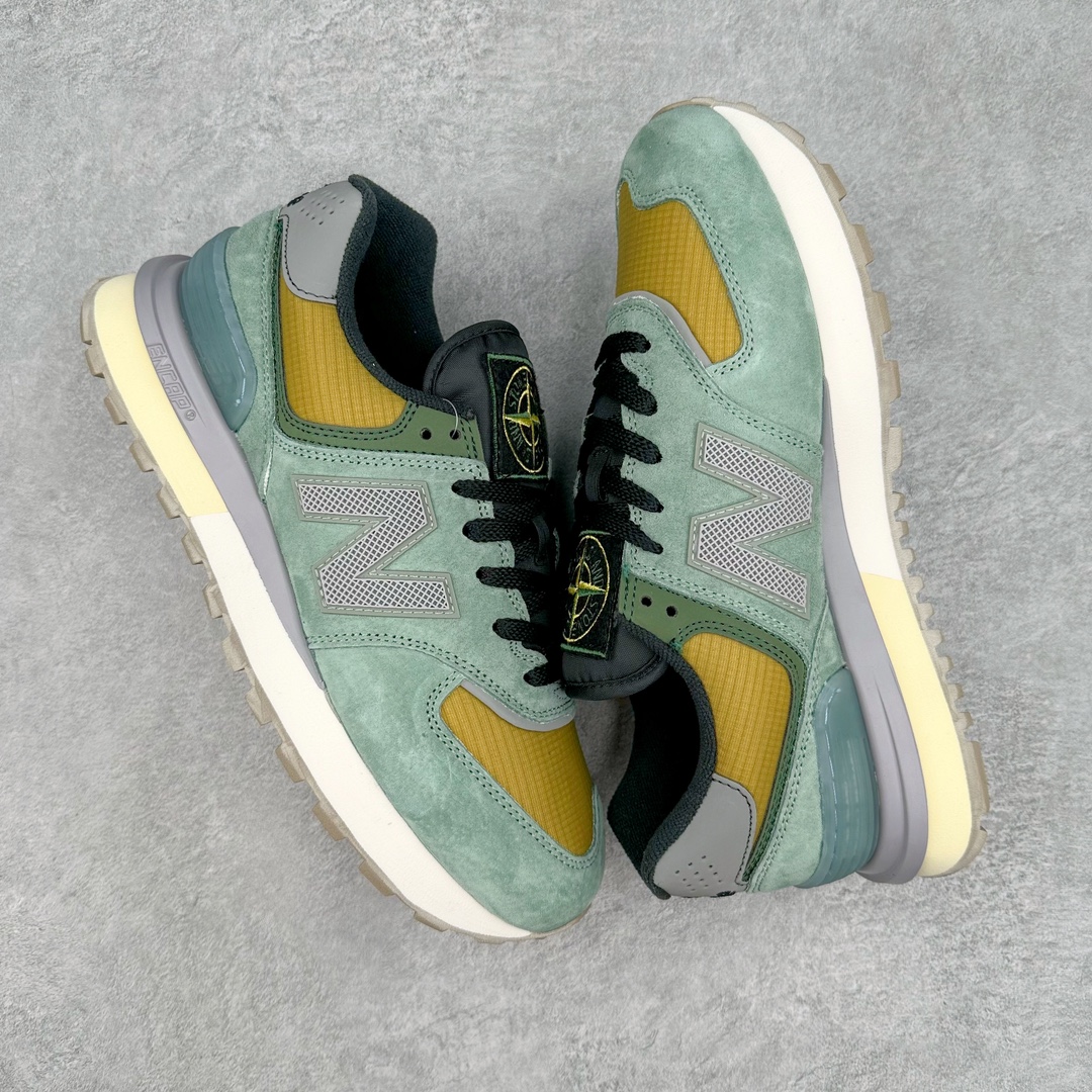 图片[3]-Stone Island x NB新百伦New Balance U574升级版系列低帮复古休闲运动慢跑鞋“石头岛联名军绿灰”U574LGST Stone Island x New Balance 574 Legacy迎来国内登场。作为双方的联名新品，一改此前的迎合跑鞋鞋型，采用更加适合日常穿搭上脚的 New Balance 574 Legacy 很难不让玩家动心，尤其是热衷 Stone Island 的岛民朋友。而此次更是采用 574 Legacy 作为蓝本，鞋款规格以及做工上更加精良。此次双方在配色选择上军绿色以及灰色作为主调，凸显出与 Stone Island 联名的硬核气质。优质的鞋身材质，也让整双鞋在熟悉的鞋型设计上，焕发出新的生机。鞋舌、鞋跟以及鞋垫点缀 Stone Island 标志性 LOGO，防撕裂织物鞋面、ABZORB 中底保证日常上脚的舒适度。尺码：36 36.5 37.5 38 38.5 39.5 40 40.5 41.5 42 42.5 43 44 45 46-选品中心