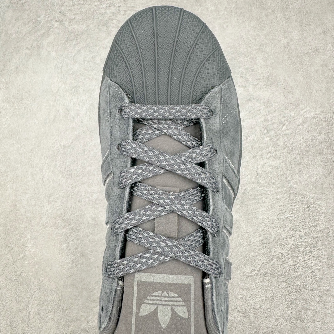 图片[4]-AD Originals Superstar 经典复古贝壳头板鞋 BS9588 诞生于1969年 是第一双将全皮面鞋 身与橡胶鞋头结合在一起的低帮篮球鞋 Superstar最开始 是作为高帮篮球鞋Pro Model的低帮版本而出现的 但因为其独特和醒目的橡胶鞋头造型而让大家熟知 被大家形象地称为\\\”shelltoe\\\”贝壳头 在70年代的美国职业篮球场上 接近3/4的NBA球员都将这双Superstar作为场上用鞋 80年代之后 经过不断的改良和发展 Superstar逐渐成为横跨时装、音乐、街头文化、休闲和运动等各大领域的时尚潮鞋 尺码：36 36.5 37 38 38.5 39 40 40.5 41 42 42.5 43 44 44.5 45-选品中心