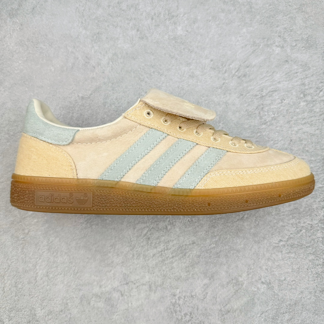 AD Original Samba OG 复古经典轻便板鞋 IH7298 这款桑巴鞋展示了高质量的工艺 带有装饰的超锁缝制和无缝的手感 柔软、柔软的皮革造型和标志性的3条纹完成了精致的外观 正规合身鞋带 鞋面上有绒面鞋垫 橡胶鞋底 享受正畸套筒软感 自50年代首次亮相以来就一直在赢得粉丝的青睐 尺码：36 36.5 37.5 38 38.5 39 40 40.5 41 42 42.5 43 44 44.5 45-选品中心