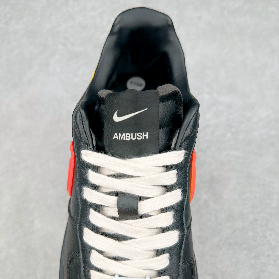 图片[5]-＃福利特价 AMBUSH x NK Air Force 1 Low 空军一号宽底版系列低帮百搭休闲运动板鞋 联名大钩 DV3464-001 在 Yoon Ahn 的职权范围内 AMBUSH 已经确立了自己在日本街头服饰生态系统中的主要地位 同时通过 Air Adjust Force 和一系列 Dunks 的合作帮助 他们最近在美国的东亚印记显着扩大 预计将在这个假期首次亮相 该品牌现在将其人才带入 Air Force 1，这是这两个群体年轻的四年关系中的第一次 除了之前看到的“白/黑”AF1 后者的结构始终采用优质工具 鞋面采用高端滚纹皮革 而 AMBUSH 品牌的鞋跟夹和加长的摩托车尾管 Swooshes 为下面所示的包覆设计注入了个性 相对于标志性的“三重黑”美学 深黑色产品享有上述色调的完全色调处理 除了它的中足格纹和上鞋舌品牌 它用清爽的白色细节和镀铬杜布拉斯照亮了漆黑的整体 “皇家蓝”锚定了从鞋垫到第二套服装不间断鞋底单元的所有东西 而与上述相同的装饰 – 包括鞋跟标签 – 以名义上的黄色阴影结束 尺码：36 36.5 37.5 38 38.5 39 40 40.5 41 42 42.5 43 44 44.5 45-选品中心