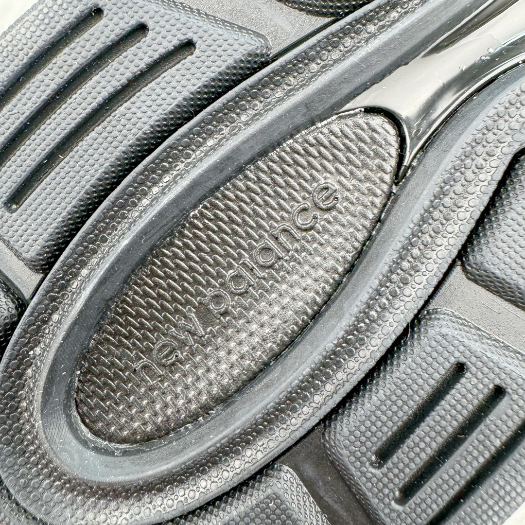 图片[14]-＃K版纯原 New Balance in USA M990V4 新百伦NB系列美产血统经典复古休闲运动百搭老爹跑步鞋 990V4延续了品牌引以为傲的精湛制鞋技艺及经典复古轮廓 同时中底结合新的ACTIVE lite和PU材料 重新诠释ENCAP科技 带来绝佳缓震体验 于细节处 全鞋360度的3M反光设计 及鞋舌固定功能上的提升 配以全新的N标设计更是带来绝佳的用户体验 尺码：36 37 37.5 38 38.5 39 40 40.5 41.5 42 42.5 43 44 44.5 45-选品中心