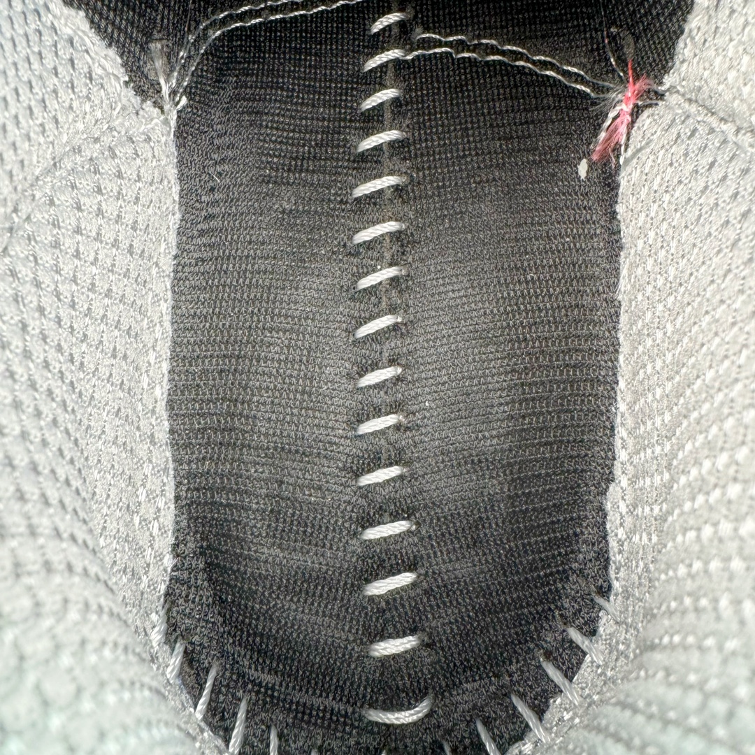 图片[17]-＃K版纯原 New Balance in USA M990V4 新百伦NB系列美产血统经典复古休闲运动百搭老爹跑步鞋 990V4延续了品牌引以为傲的精湛制鞋技艺及经典复古轮廓 同时中底结合新的ACTIVE lite和PU材料 重新诠释ENCAP科技 带来绝佳缓震体验 于细节处 全鞋360度的3M反光设计 及鞋舌固定功能上的提升 配以全新的N标设计更是带来绝佳的用户体验 尺码：36 37 37.5 38 38.5 39 40 40.5 41.5 42 42.5 43 44 44.5 45-选品中心