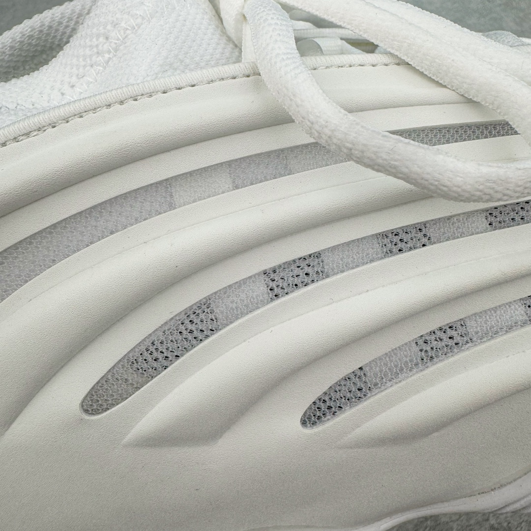 图片[13]-＃独家首发 AD Harden Vol.9 詹姆斯哈登九代签名篮球鞋 JH6483 整体依旧承袭着科幻的外观姿态，鞋侧三线采用类似抓痕的风格示人。搭配类似液态金属的配色光泽，第一眼看着就特别有速度感和战斗气息。鞋底方面，同样采用隐藏中底设定。而这一代的外底上翻的纹理更多，相信对快速摆脱、变向移动更有帮助。尺码：40 40.5 41 42 42.5 43 44 44.5 45 46 47.5-选品中心