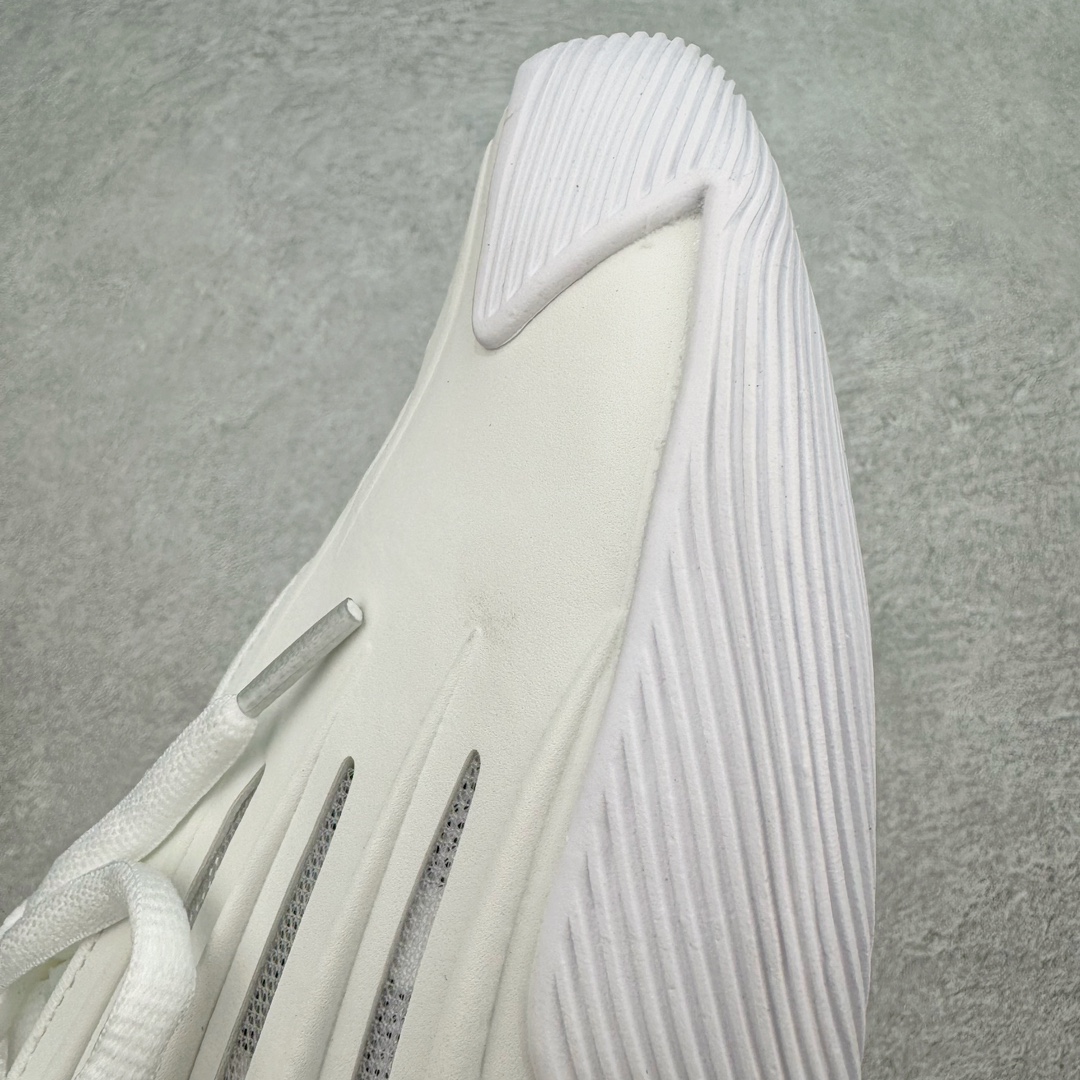 图片[12]-＃独家首发 AD Harden Vol.9 詹姆斯哈登九代签名篮球鞋 JH6483 整体依旧承袭着科幻的外观姿态，鞋侧三线采用类似抓痕的风格示人。搭配类似液态金属的配色光泽，第一眼看着就特别有速度感和战斗气息。鞋底方面，同样采用隐藏中底设定。而这一代的外底上翻的纹理更多，相信对快速摆脱、变向移动更有帮助。尺码：40 40.5 41 42 42.5 43 44 44.5 45 46 47.5-选品中心