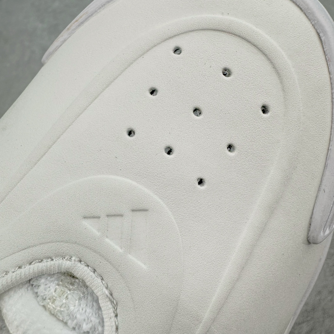 图片[11]-＃独家首发 AD Harden Vol.9 詹姆斯哈登九代签名篮球鞋 JH6483 整体依旧承袭着科幻的外观姿态，鞋侧三线采用类似抓痕的风格示人。搭配类似液态金属的配色光泽，第一眼看着就特别有速度感和战斗气息。鞋底方面，同样采用隐藏中底设定。而这一代的外底上翻的纹理更多，相信对快速摆脱、变向移动更有帮助。尺码：40 40.5 41 42 42.5 43 44 44.5 45 46 47.5-选品中心