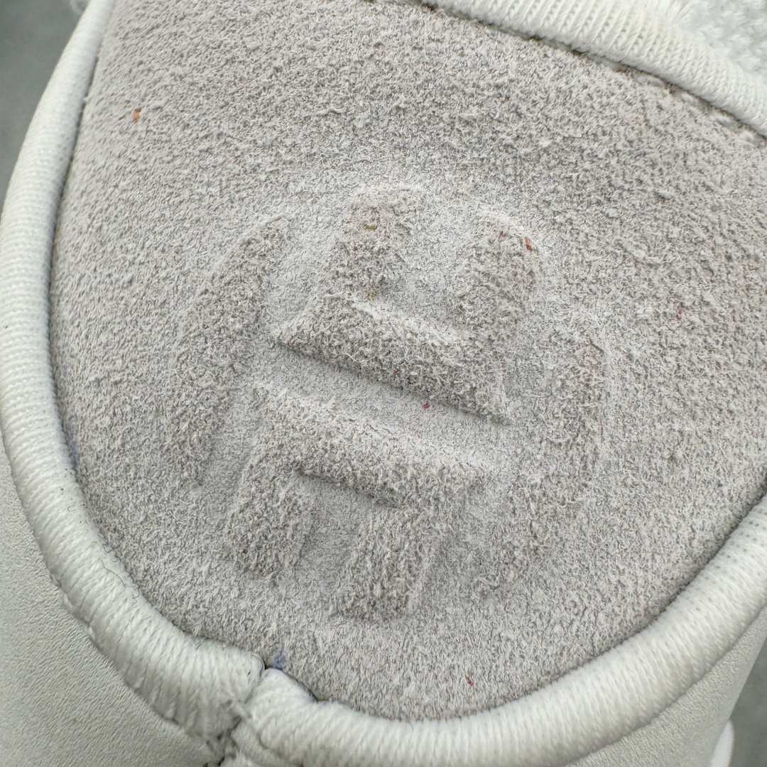 图片[10]-＃独家首发 AD Harden Vol.9 詹姆斯哈登九代签名篮球鞋 JH6483 整体依旧承袭着科幻的外观姿态，鞋侧三线采用类似抓痕的风格示人。搭配类似液态金属的配色光泽，第一眼看着就特别有速度感和战斗气息。鞋底方面，同样采用隐藏中底设定。而这一代的外底上翻的纹理更多，相信对快速摆脱、变向移动更有帮助。尺码：40 40.5 41 42 42.5 43 44 44.5 45 46 47.5-选品中心