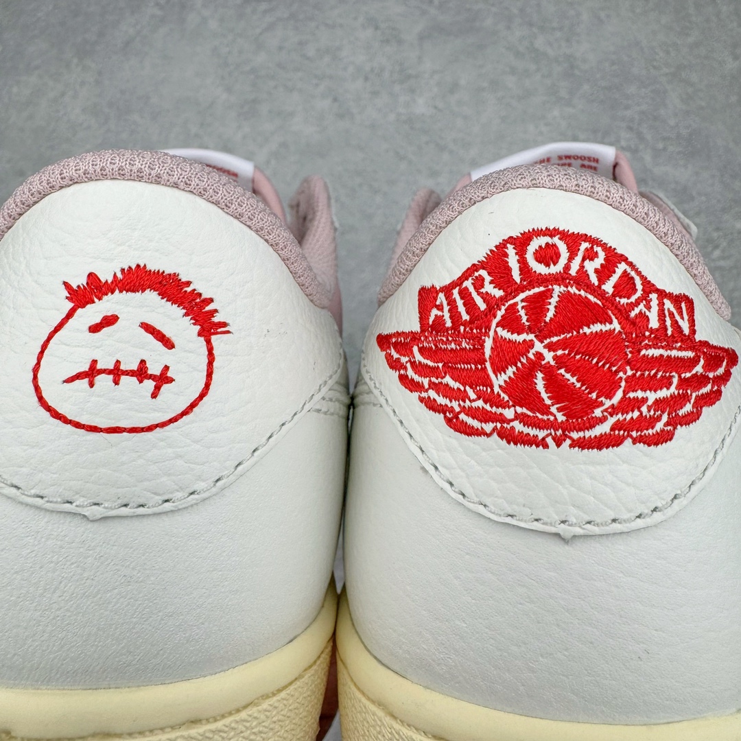 图片[13]-＃DG2.0 Travis Scott x Air Jordan AJ1 Low OG SP TS联名9.0 白粉倒钩低帮 DM7866-600 全新批次 Ljr同源清远全套加持 圈内最强倒钩系列 高端零售特供批次 产品品控稳定性领先行业 各方面均可对飙L版 良心定价不杀猪 SZ原厂全套原楦原纸板冲刀磨具开发 原厂皮料加持 原厂港宝加持定型后跟R度完美 同源原厂电绣 鬼脸飞翼针数密度立体效果一致 百分百一致原鞋 原厂拉帮工艺 针距密度一致 后跟弧度收口自然不对折 极致一眼正品既视感 进口玻璃冲刀皮料裁剪零毛边 全鞋电脑针车工艺 品控清洁度最高QC检验标准 免检产品 原厂订购鞋盒、鞋标、防尘纸、鞋撑、鞋带 追求极致的原厂味道 尺码：40 40.5 41 42 42.5 43 44 44.5 45 46 47.5-选品中心