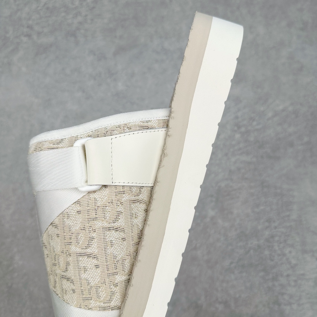 图片[7]-＃纯原 Dior Alpha Obique 迪奥电绣时尚拖鞋 此款包头拖鞋特色在于采用米色和黑色 Dior Oblique 经典传统采用电绣提花辨识度很高 该图案最初于 1967 年引入 这款凉鞋采用结实的双色橡胶鞋底 搭配黑色尼龙饰带 侧面饰以Dior徽标 正面橡胶拼接保护鞋头 可搭配牛仔裤或长裤穿着 提升休闲服饰的格调 尺码 39 40 41 42 43 44 45-选品中心