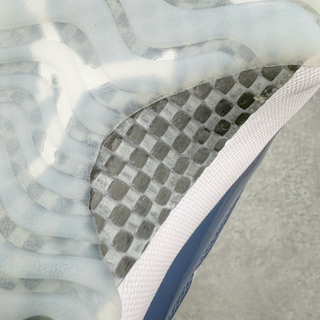 图片[18]-＃Y3纯原 Air Jordan AJ11 Low WMNS \\\”Diffused Blue\\\” 低帮 海军蓝 FV5104-104 外贸特供批次 原楦原档案数据开模打造 原厂中底拉帮钢印 原厂漆皮 防冻不开裂 头层皮料 原装鞋撑 水晶大底正确色度色泽 原楦原数据刺绣 原厂车缝走线及对位 毫厘不差 飞人logo采用原数据电脑刺绣 原装正品碳纤维真实碳板 增强抗扭 原内标 原盒标 正确官方原盒 原厂防氧化水晶外底 原厂配套厂全掌solo气垫 独家尺码：40 40.5 41 42 42.5 43 44 44.5 45 45.5 46 47.5 48.5-选品中心