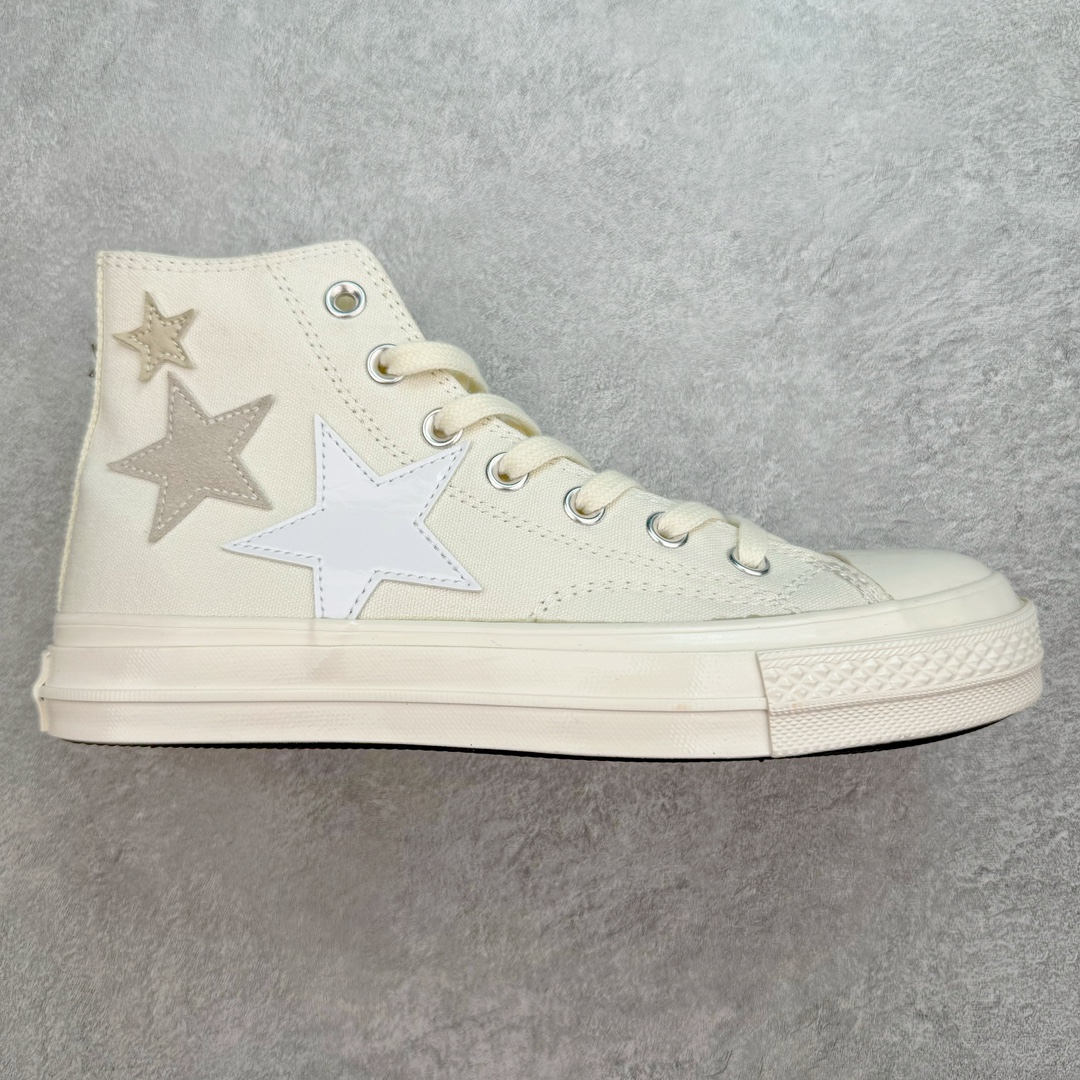 Converse Chuck 70 SNL 白色星星 匡威新款 高帮休闲舒适帆布硫化鞋 经典1970米白鞋身 外侧不同皮质立体星星Logo搭配内侧星状压线 凸显时尚潮流 货号：A11611C 尺码：35 36 36.5 37 37.5 38 39 39.5 41 41.5 42 42.5 43 44-选品中心