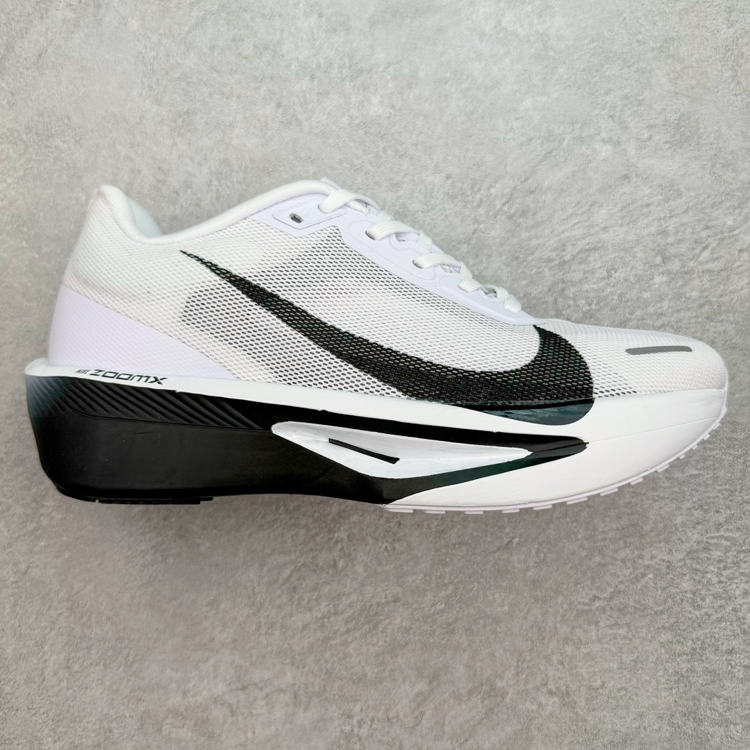 NK zoom Fly6 马拉松高端竞速跑步鞋 FN8454-101 高弹性双层MD搭配碳纤维组合鞋底轻盈缓震 鞋面采用工程网眼设计 为特定高热区域营造出色透气性 进一步增加鞋面的穿孔数量 让足部能够快速散热 在高速运动时营造舒适稳定的贴合感 动力十足！尺码：36 36.5 37.5 38 38.5 39 40 40.5 41 42 42.5 43 44 44.5 45-选品中心