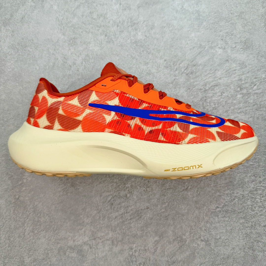 NK Zoom Fly 5 飞行5代马拉松系列低帮透气休闲运动慢跑鞋 FQ7679-800 NK旗下跑鞋阵容持续迎来新成员 今回正式登场的鞋型为 Zoom Fly 5 全鞋大量采用回收材料制成 鞋面搭载创新 Flyknit 技术打造的编织网眼 同时考量了舒适、性能与可持续性 采用大型 ZoomX 中底与 Swoosh 徽标注入等变化 鞋侧还有「Push Limits + Break Barriers」字样叙述 尺码：36 36.5 37.5 38 38.5 39 40 40.5 41 42 42.5 43 44 44.5 45-选品中心