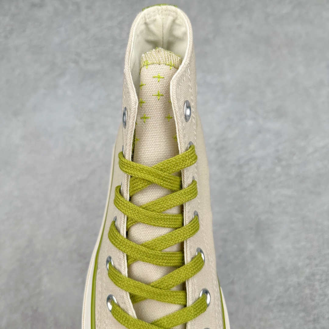 图片[5]-Converse Chuck 70 绿野仙踪 匡威新款 高帮休闲舒适帆布硫化鞋 经典1970鞋身搭配浅杏色鞋面 鞋带及围条运用牛油果绿加以点缀 鞋舌印有十字刺绣 整体极具质感 夏日清新穿搭首选 货号：A08530C 尺码：35 36 36.5 37 37.5 38 39 39.5 41 41.5 42 42.5 43 44-选品中心