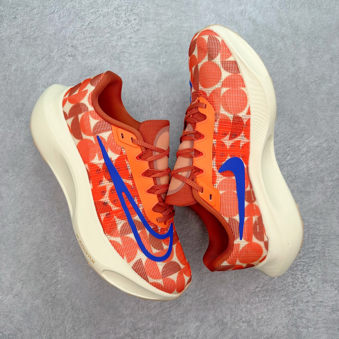 图片[3]-NK Zoom Fly 5 飞行5代马拉松系列低帮透气休闲运动慢跑鞋 FQ7679-800 NK旗下跑鞋阵容持续迎来新成员 今回正式登场的鞋型为 Zoom Fly 5 全鞋大量采用回收材料制成 鞋面搭载创新 Flyknit 技术打造的编织网眼 同时考量了舒适、性能与可持续性 采用大型 ZoomX 中底与 Swoosh 徽标注入等变化 鞋侧还有「Push Limits + Break Barriers」字样叙述 尺码：36 36.5 37.5 38 38.5 39 40 40.5 41 42 42.5 43 44 44.5 45-选品中心