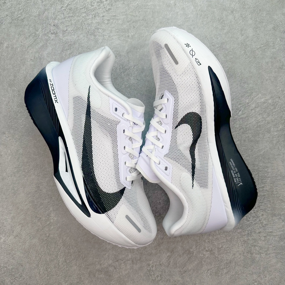 图片[3]-NK zoom Fly6 马拉松高端竞速跑步鞋 FN8454-101 高弹性双层MD搭配碳纤维组合鞋底轻盈缓震 鞋面采用工程网眼设计 为特定高热区域营造出色透气性 进一步增加鞋面的穿孔数量 让足部能够快速散热 在高速运动时营造舒适稳定的贴合感 动力十足！尺码：36 36.5 37.5 38 38.5 39 40 40.5 41 42 42.5 43 44 44.5 45-选品中心