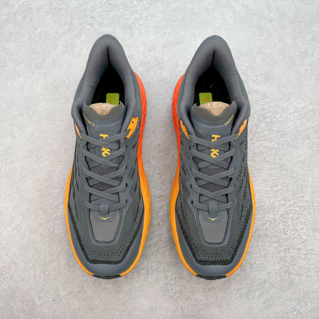 图片[2]-HOKA ONE ONE Speedgoat 5 户外越野跑步鞋 飞速羚羊5系列 新一代工程网纱鞋面 在确保鞋面稳定性的同时减少了固定胶条的使用 鞋面更轻盈、透气、舒适 可回收材料 为环保做出贡献 延伸后跟拉攀 方便快速穿脱 速度型滚动平衡技术 在崎岖的路面上 为平稳顺畅的步伐提供支持 HOKA ONE ONE是来自美国的跑步鞋知名品牌 创立于2009年 始终致力于为所有跑者提供更新、更好的跑步装备 相比常规跑鞋特别研发使用性能独特的几何形跑鞋中底 此种鞋底更厚、更高、回弹性也更好 除了卓越的缓冲性能 它还能为各种阶段的跑者带来更具动感、更加稳定的跑步体验 从设计之初就清楚意识到 要保证跑者步幅的均匀一致 双脚自然而然的运动至关重要 尺码：36 36.5 37.5 38 38.5 39 40 40.5 41 42 42.5 43 44 44.5 45-选品中心