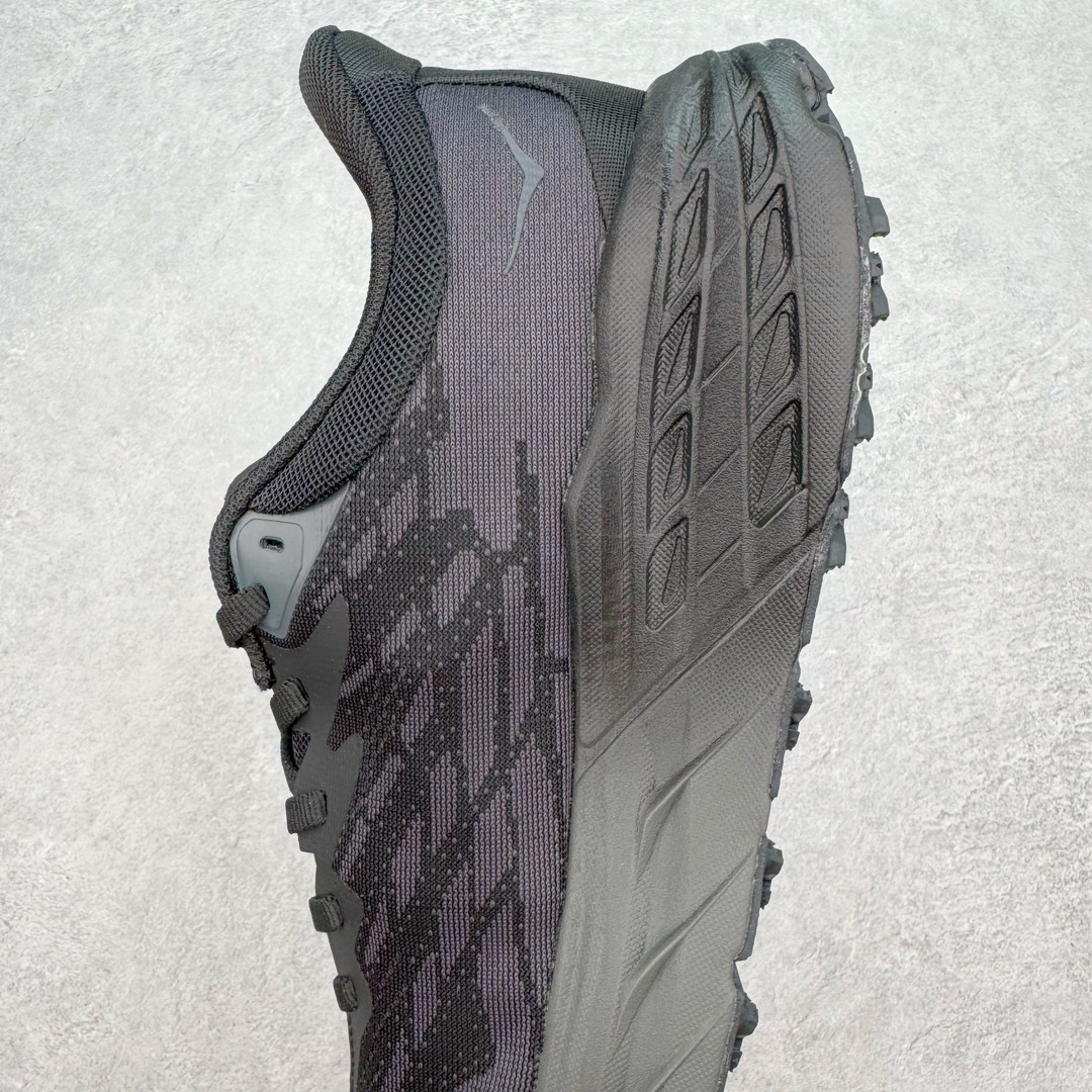 图片[7]-HOKA ONE ONE Speedgoat 5 户外越野跑步鞋 飞速羚羊5系列 新一代工程网纱鞋面 在确保鞋面稳定性的同时减少了固定胶条的使用 鞋面更轻盈、透气、舒适 可回收材料 为环保做出贡献 延伸后跟拉攀 方便快速穿脱 速度型滚动平衡技术 在崎岖的路面上 为平稳顺畅的步伐提供支持 HOKA ONE ONE是来自美国的跑步鞋知名品牌 创立于2009年 始终致力于为所有跑者提供更新、更好的跑步装备 相比常规跑鞋特别研发使用性能独特的几何形跑鞋中底 此种鞋底更厚、更高、回弹性也更好 除了卓越的缓冲性能 它还能为各种阶段的跑者带来更具动感、更加稳定的跑步体验 从设计之初就清楚意识到 要保证跑者步幅的均匀一致 双脚自然而然的运动至关重要 尺码：36 36.5 37.5 38 38.5 39 40 40.5 41 42 42.5 43 44 44.5 45-选品中心