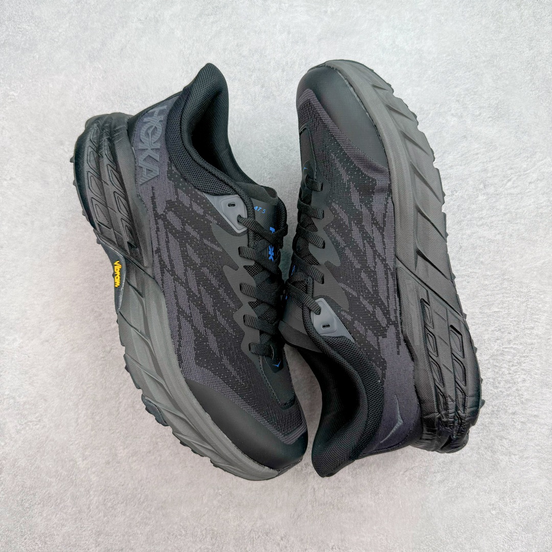 图片[3]-HOKA ONE ONE Speedgoat 5 户外越野跑步鞋 飞速羚羊5系列 新一代工程网纱鞋面 在确保鞋面稳定性的同时减少了固定胶条的使用 鞋面更轻盈、透气、舒适 可回收材料 为环保做出贡献 延伸后跟拉攀 方便快速穿脱 速度型滚动平衡技术 在崎岖的路面上 为平稳顺畅的步伐提供支持 HOKA ONE ONE是来自美国的跑步鞋知名品牌 创立于2009年 始终致力于为所有跑者提供更新、更好的跑步装备 相比常规跑鞋特别研发使用性能独特的几何形跑鞋中底 此种鞋底更厚、更高、回弹性也更好 除了卓越的缓冲性能 它还能为各种阶段的跑者带来更具动感、更加稳定的跑步体验 从设计之初就清楚意识到 要保证跑者步幅的均匀一致 双脚自然而然的运动至关重要 尺码：36 36.5 37.5 38 38.5 39 40 40.5 41 42 42.5 43 44 44.5 45-选品中心