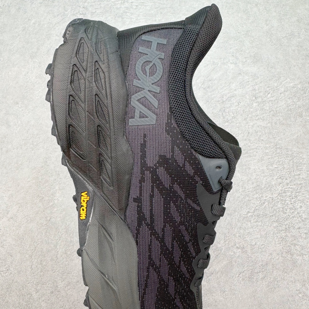 图片[6]-HOKA ONE ONE Speedgoat 5 户外越野跑步鞋 飞速羚羊5系列 新一代工程网纱鞋面 在确保鞋面稳定性的同时减少了固定胶条的使用 鞋面更轻盈、透气、舒适 可回收材料 为环保做出贡献 延伸后跟拉攀 方便快速穿脱 速度型滚动平衡技术 在崎岖的路面上 为平稳顺畅的步伐提供支持 HOKA ONE ONE是来自美国的跑步鞋知名品牌 创立于2009年 始终致力于为所有跑者提供更新、更好的跑步装备 相比常规跑鞋特别研发使用性能独特的几何形跑鞋中底 此种鞋底更厚、更高、回弹性也更好 除了卓越的缓冲性能 它还能为各种阶段的跑者带来更具动感、更加稳定的跑步体验 从设计之初就清楚意识到 要保证跑者步幅的均匀一致 双脚自然而然的运动至关重要 尺码：36 36.5 37.5 38 38.5 39 40 40.5 41 42 42.5 43 44 44.5 45-选品中心